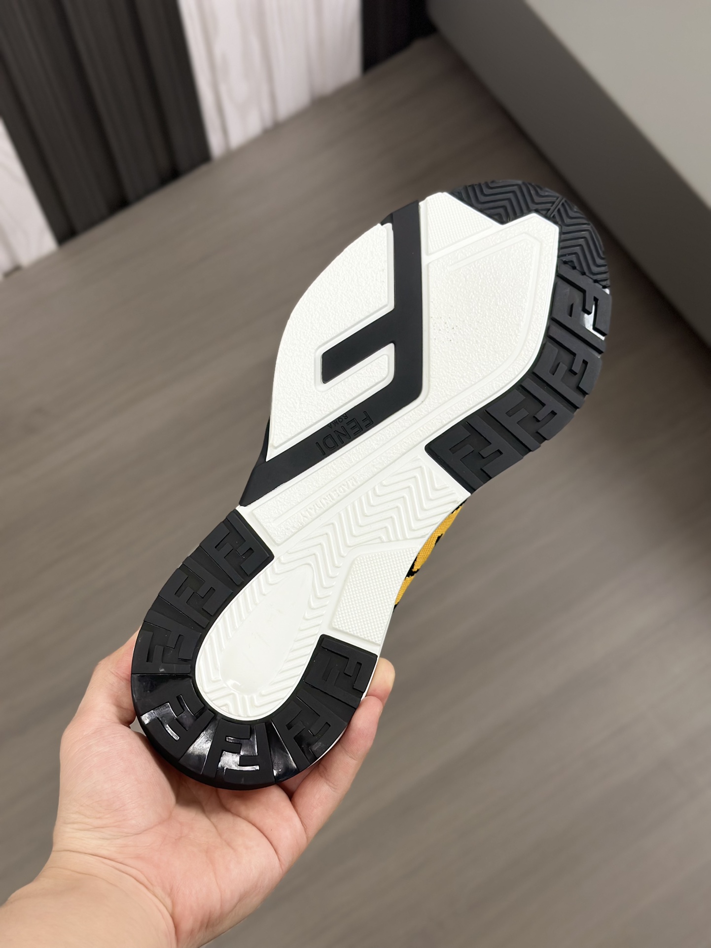 [FENDI] Fendi - Calidad de gama alta Original único - Superior: Napa piel de becerro, zapatos cuerpo