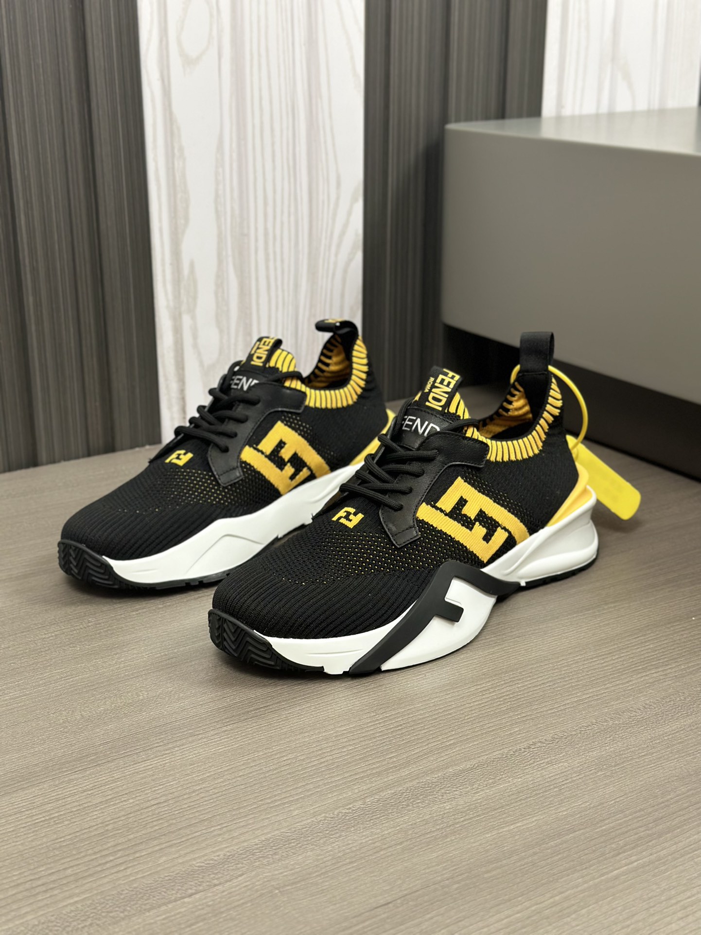 [FENDI] Fendi - Calidad de gama alta Original único - Superior: Napa piel de becerro, zapatos cuerpo
