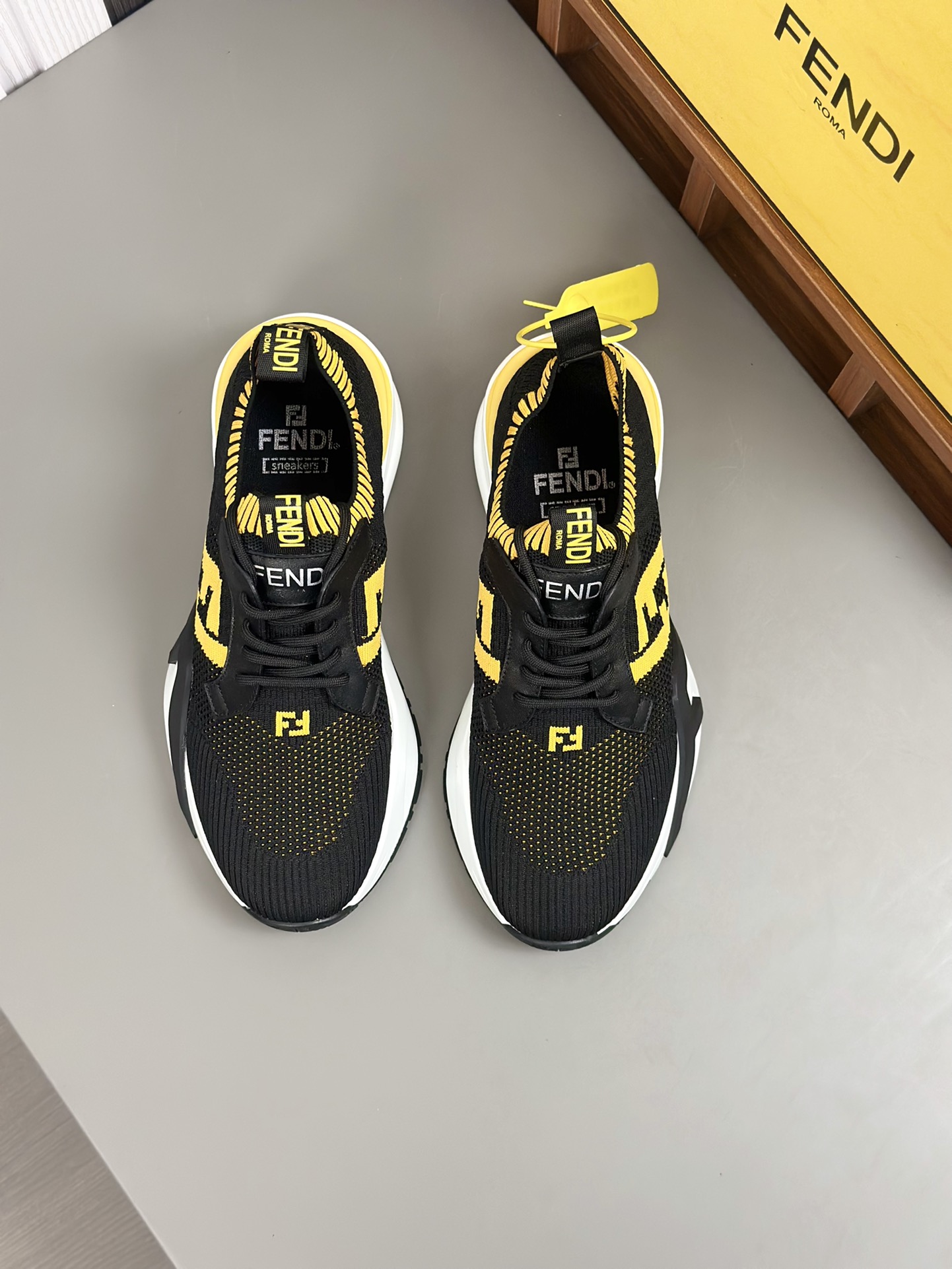 [FENDI] Fendi - Calidad de gama alta Original único - Superior: Napa piel de becerro, zapatos cuerpo