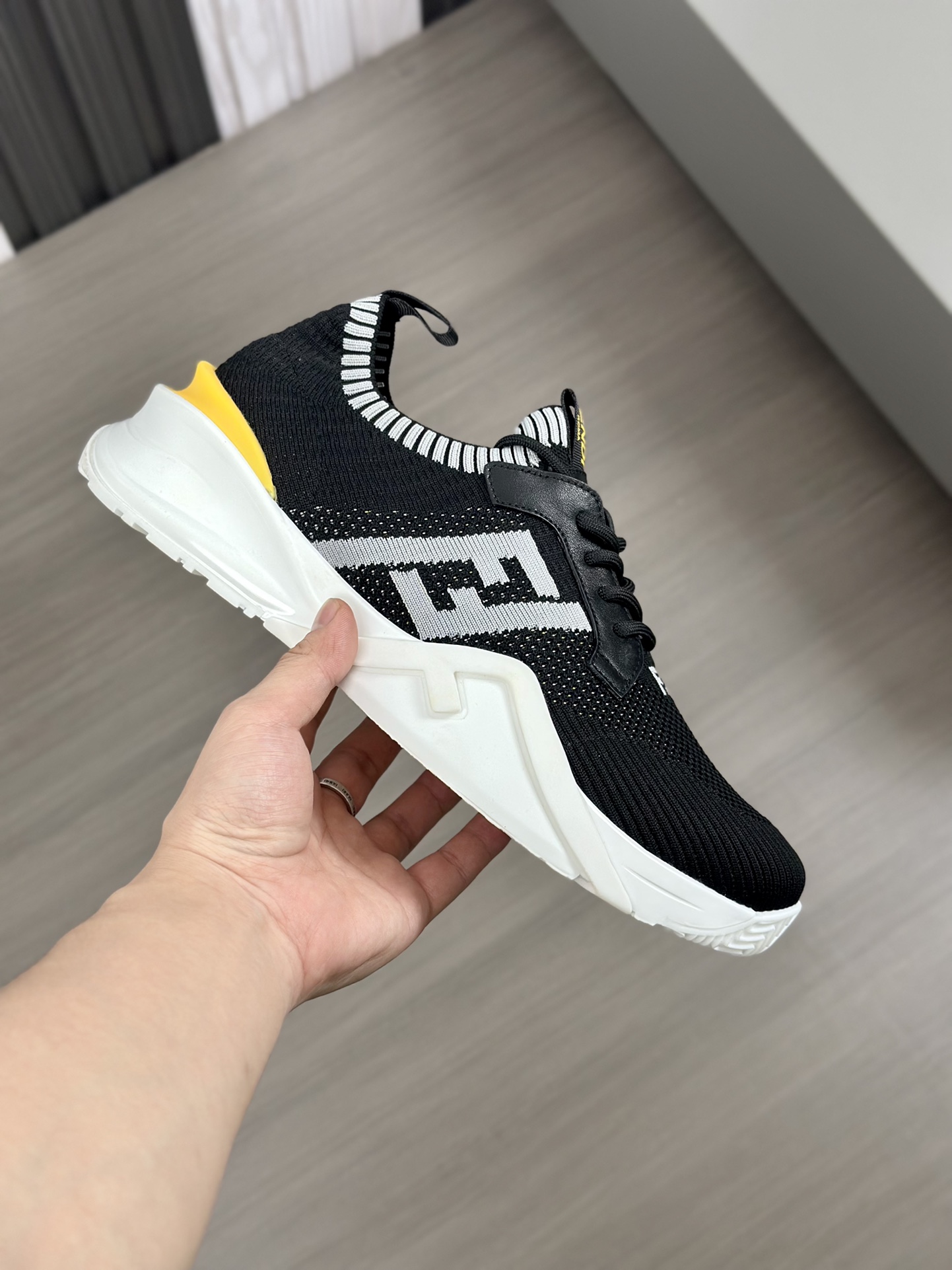 [FENDI] Fendi - Calidad de gama alta Original único - Superior: Napa piel de becerro, zapatos cuerpo