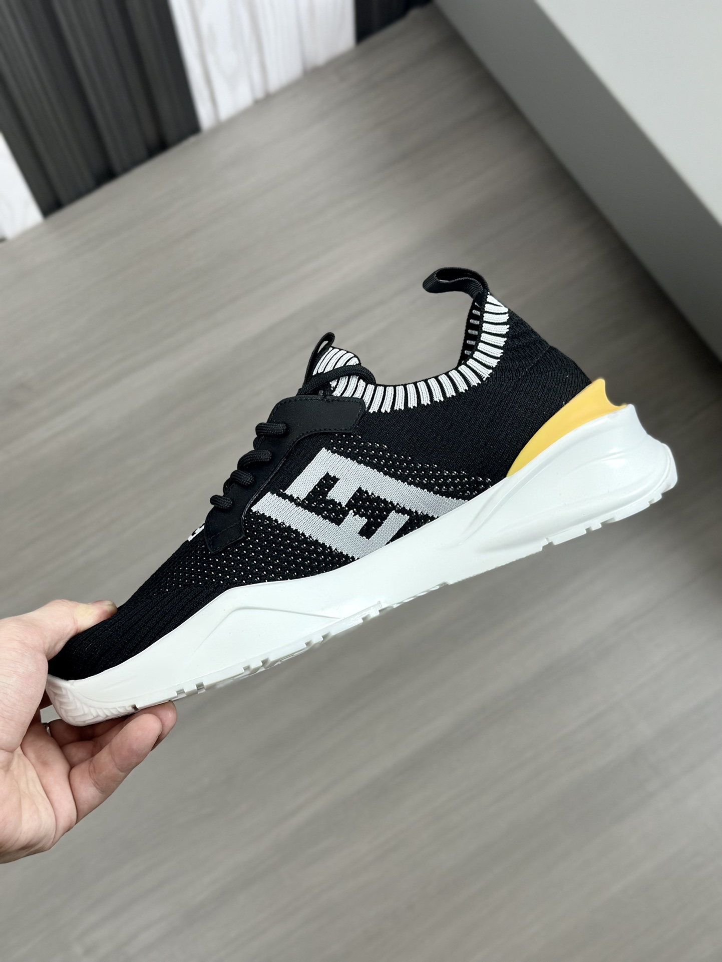 [FENDI] Fendi - Calidad de gama alta Original único - Superior: Napa piel de becerro, zapatos cuerpo