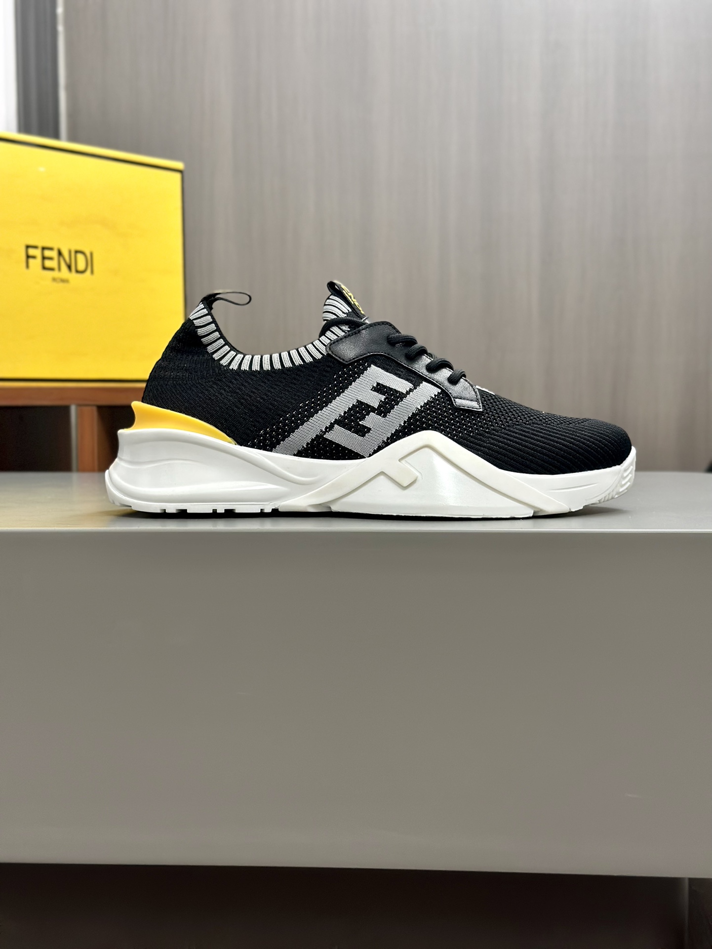 [FENDI] Fendi - Calidad de gama alta Original único - Superior: Napa piel de becerro, zapatos cuerpo