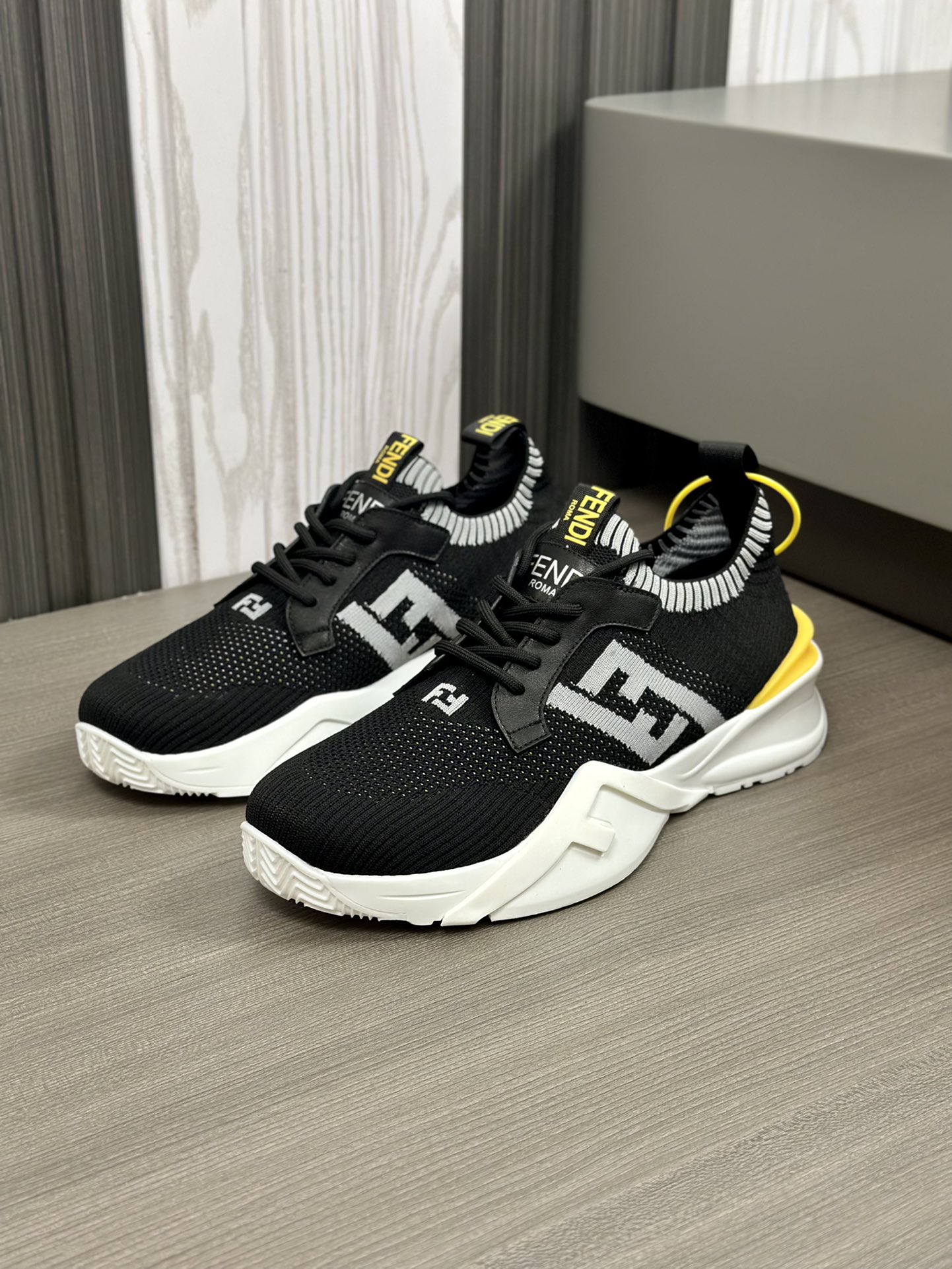 [FENDI] Fendi - Calidad de gama alta Original único - Superior: Napa piel de becerro, zapatos cuerpo