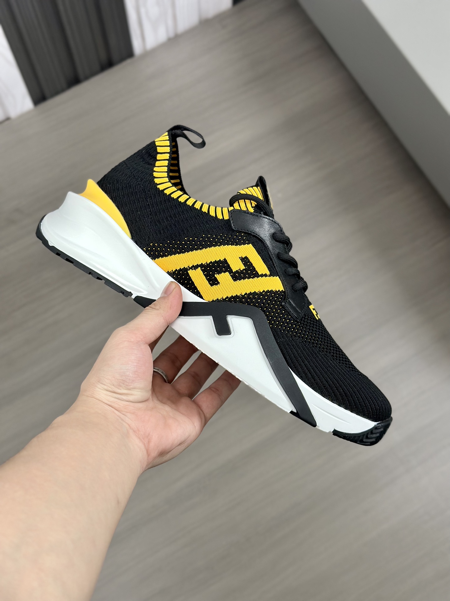 [FENDI] Fendi - Calidad de gama alta Original único - Superior: Napa piel de becerro, zapatos cuerpo