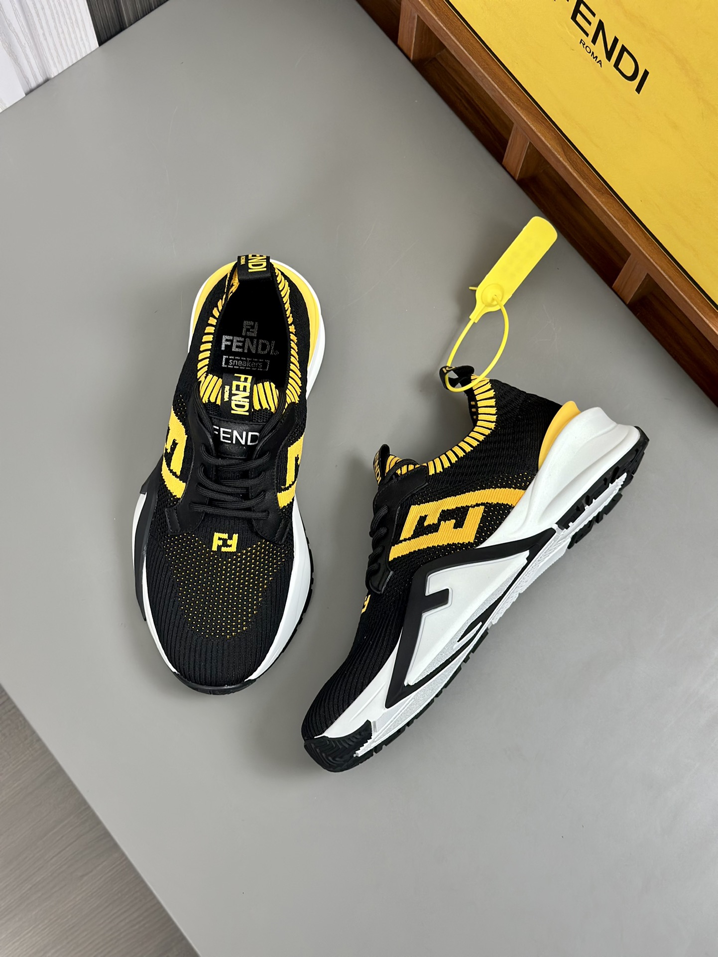 [FENDI] Fendi - Calidad de gama alta Original único - Superior: Napa piel de becerro, zapatos cuerpo