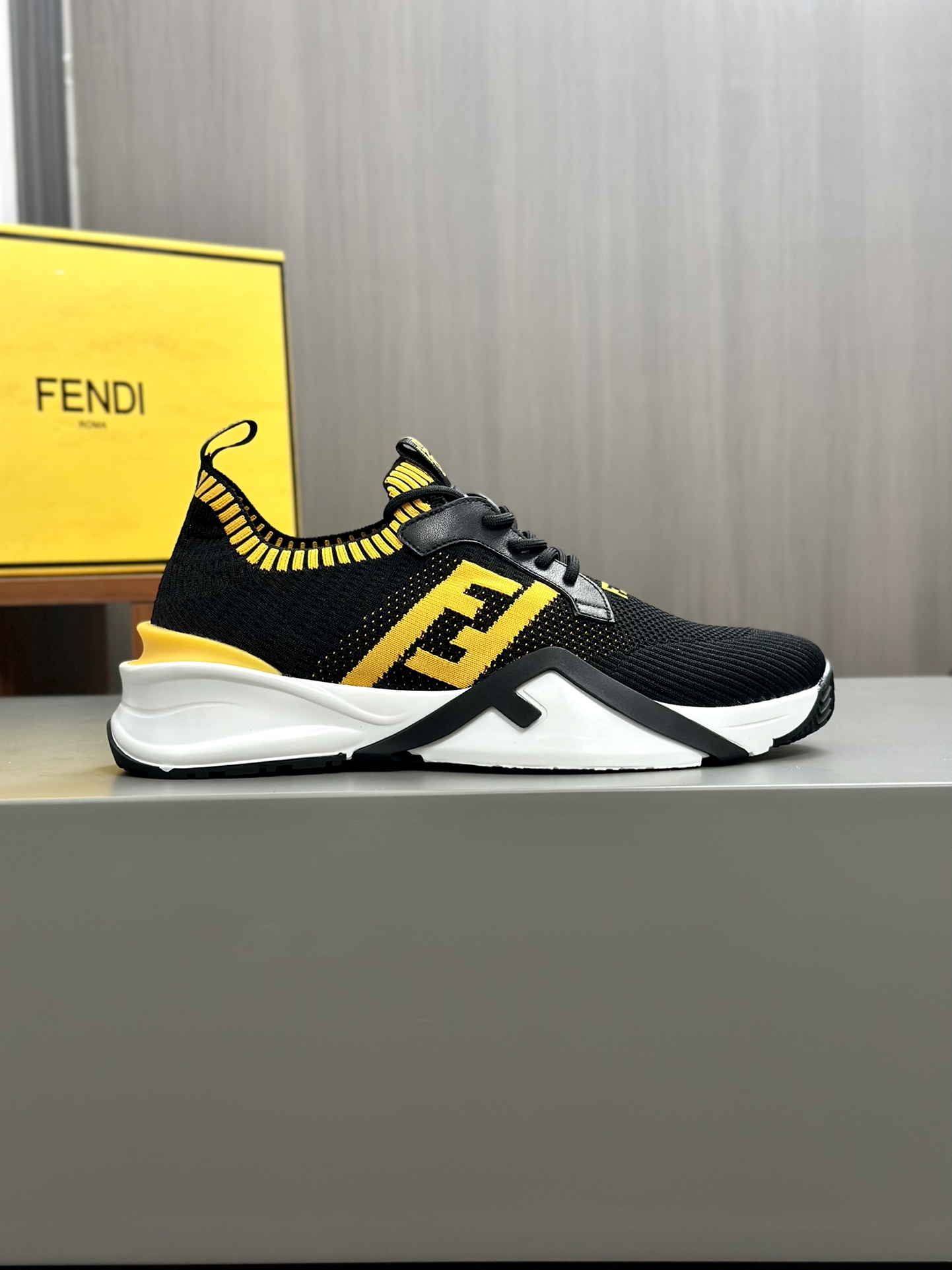 [FENDI] Fendi - Calidad de gama alta Original único - Superior: Napa piel de becerro, zapatos cuerpo