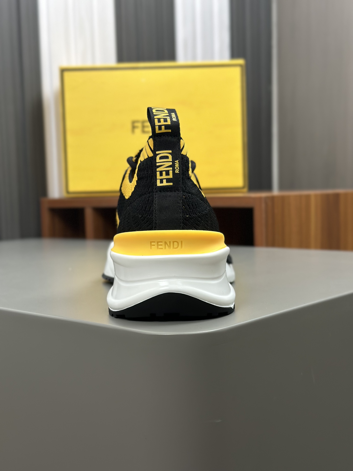 [FENDI] Fendi - Calidad de gama alta Original único - Superior: Napa piel de becerro, zapatos cuerpo
