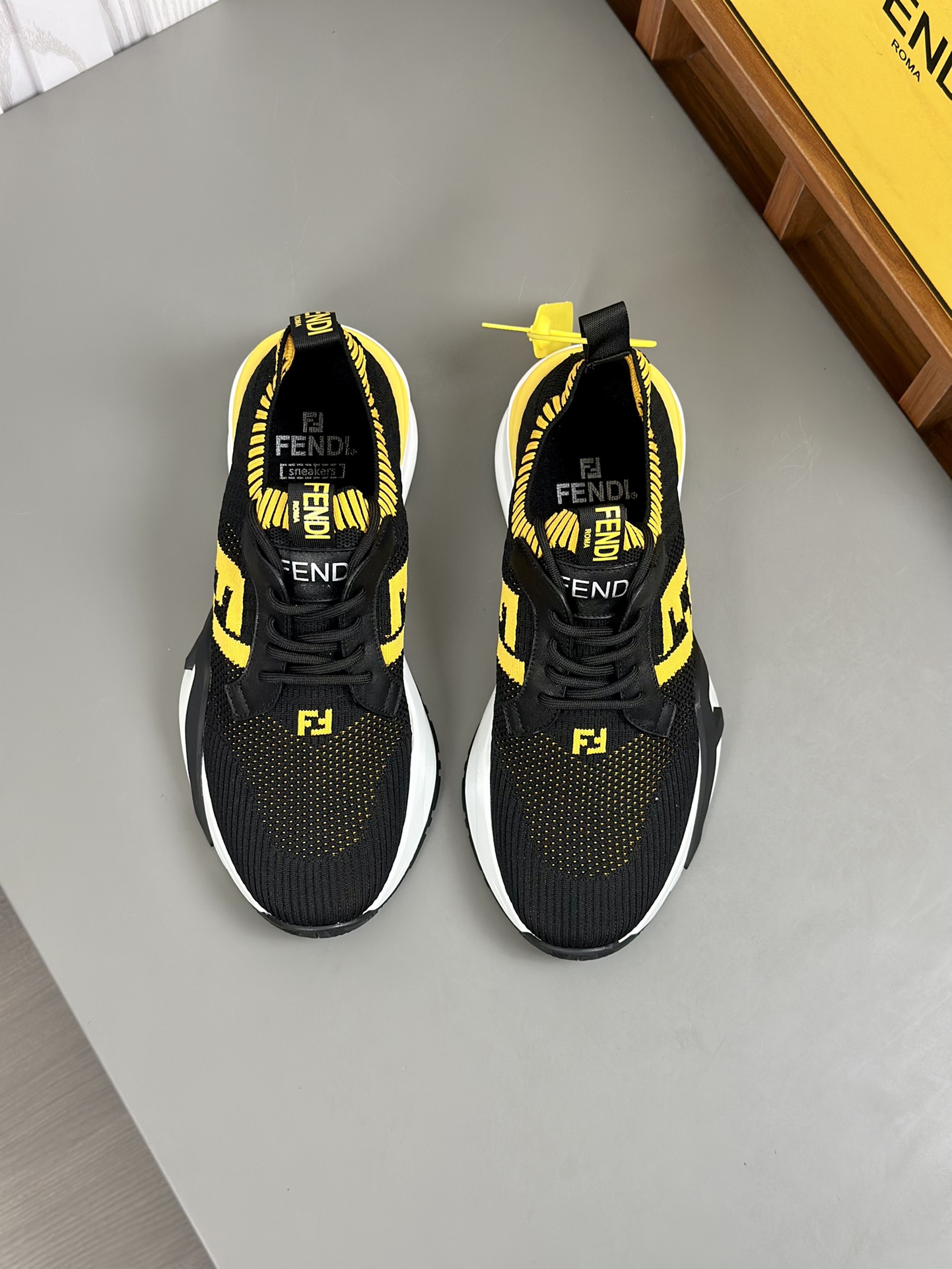[FENDI] Fendi - Calidad de gama alta Original único - Superior: Napa piel de becerro, zapatos cuerpo
