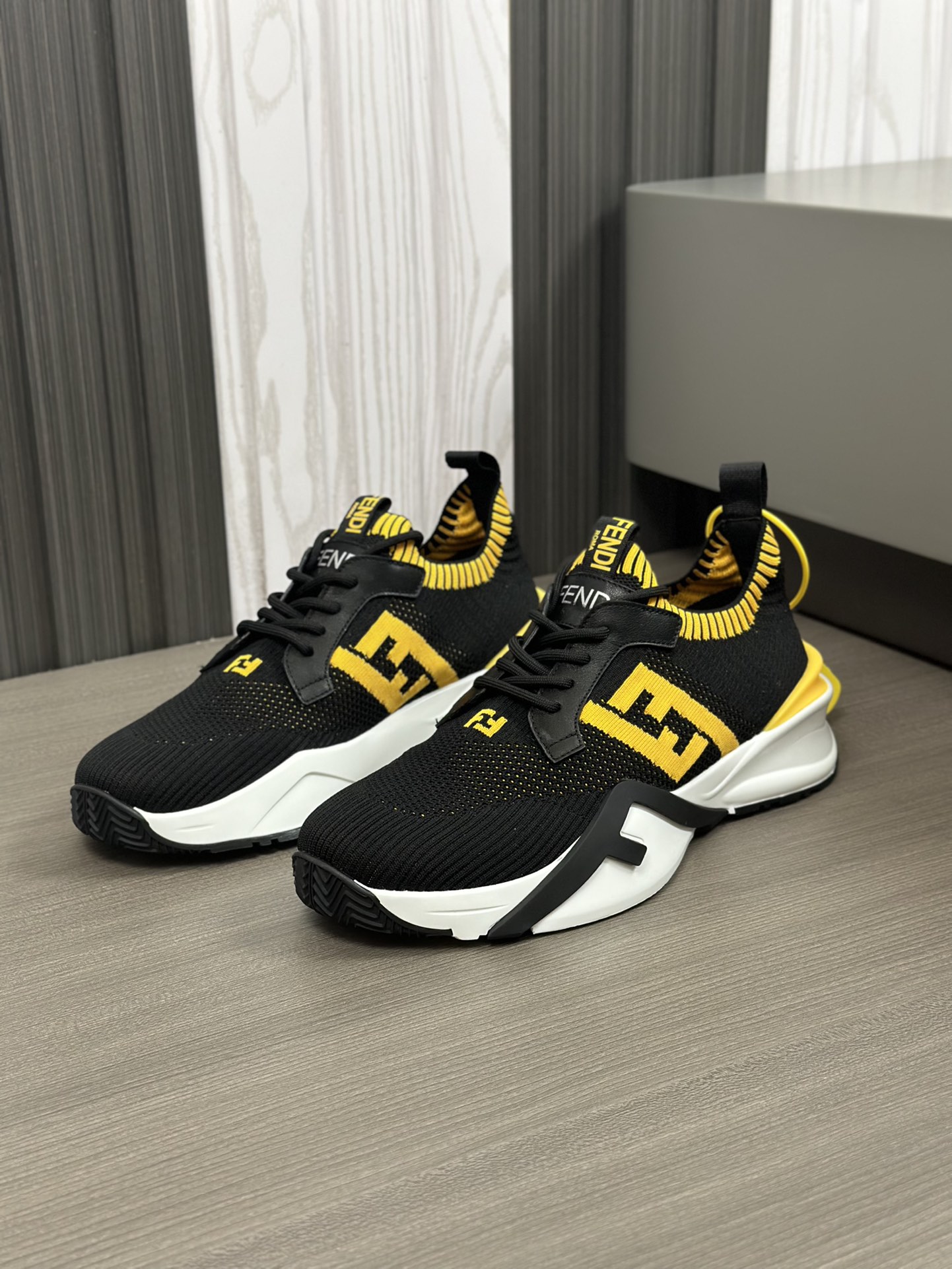 [FENDI] Fendi - Calidad de gama alta Original único - Superior: Napa piel de becerro, zapatos cuerpo