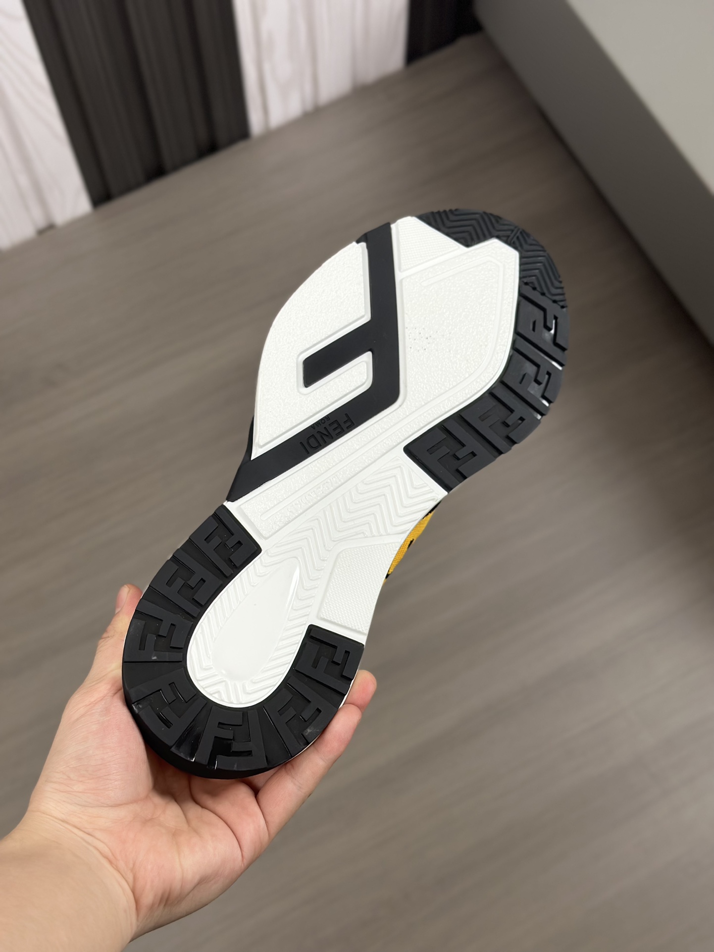[FENDI] Fendi - Calidad de gama alta Original único - Superior: Napa piel de becerro, zapatos cuerpo