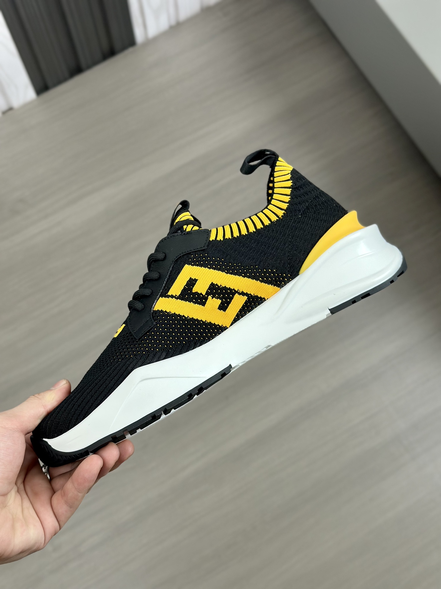 [FENDI] Fendi - Calidad de gama alta Original único - Superior: Napa piel de becerro, zapatos cuerpo