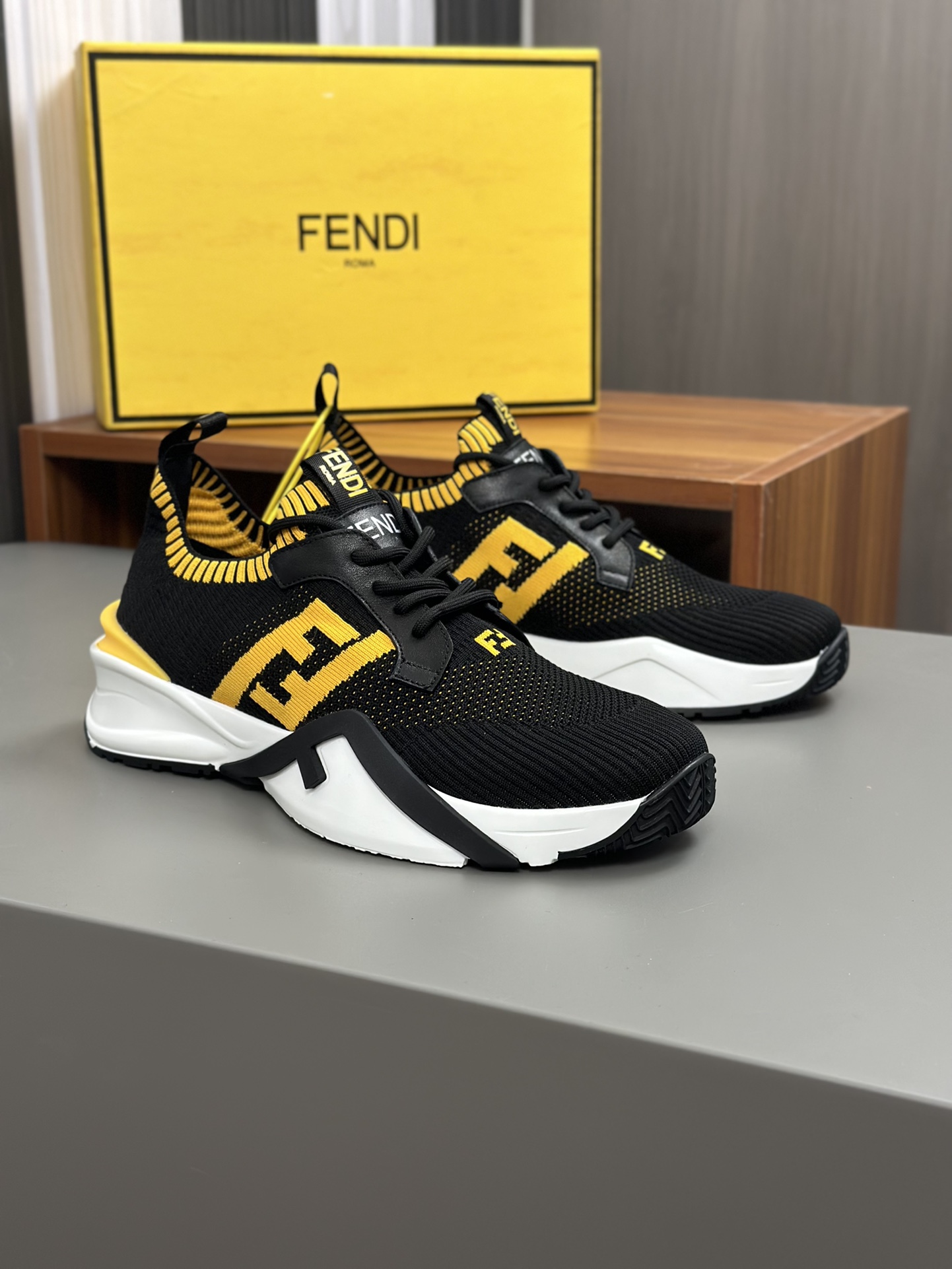 [FENDI] Fendi - Calidad de gama alta Original único - Superior: Napa piel de becerro, zapatos cuerpo