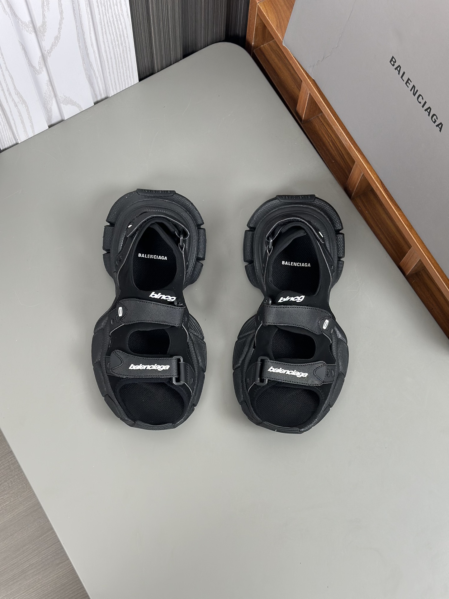 Sólidas 🔥Sandalias de playa Balenciaga 3XL🔥𝗕𝗔𝗟𝗘𝗡𝗖𝗜 pura versión original de la suela. Las nuevas san…