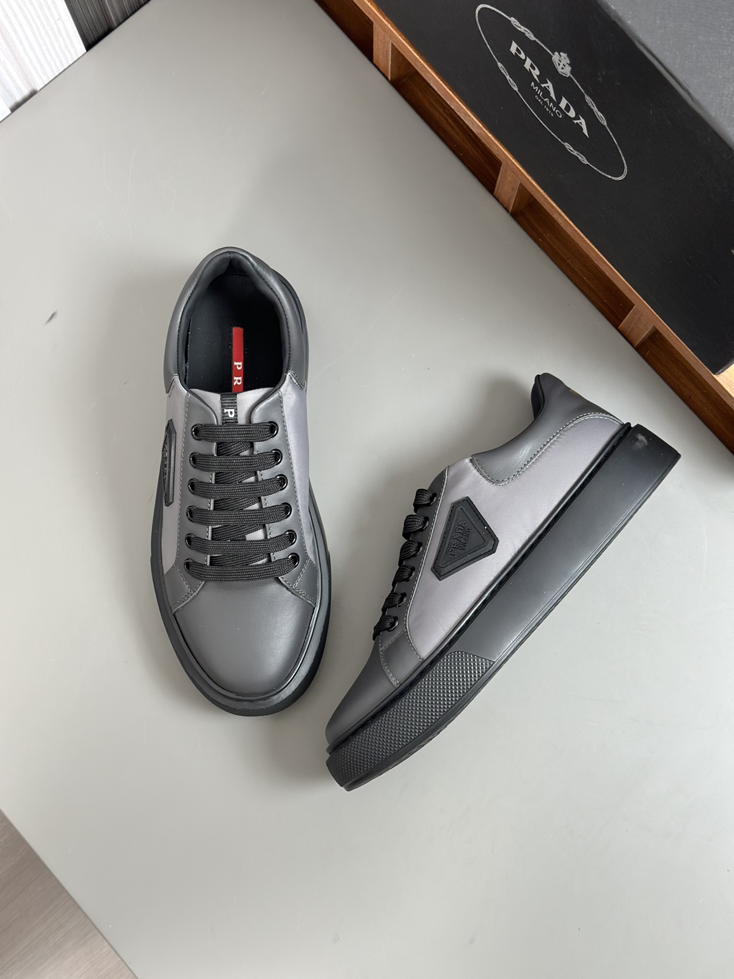 alta calidad [PRADA] zapatillas de deporte de los hombres de la calle fritos nueva llegada, contador