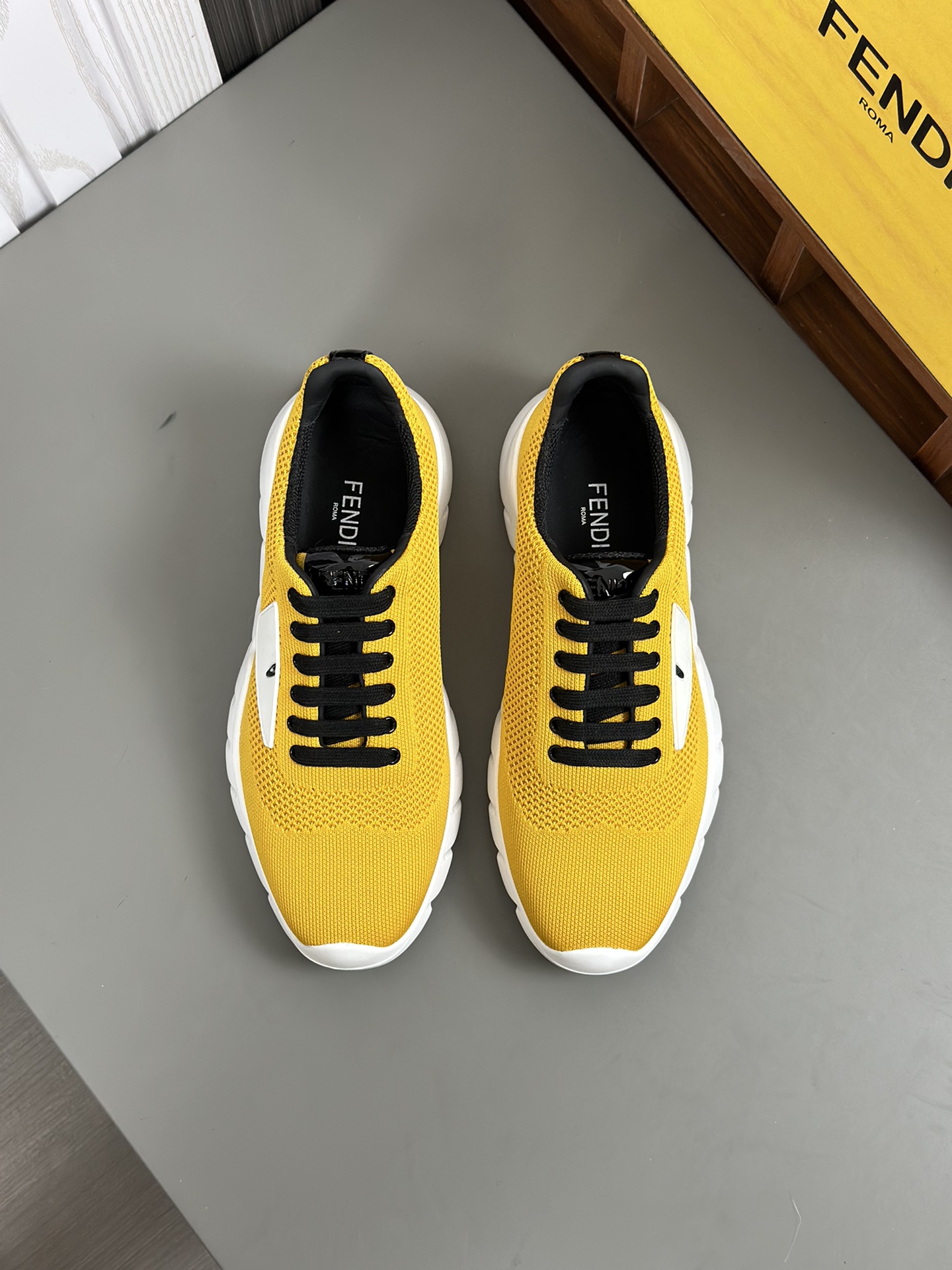 [FENDI] Fendi, haciendo estallar la popularidad de los hombres de la calle Dios Pequeño Monstruo de