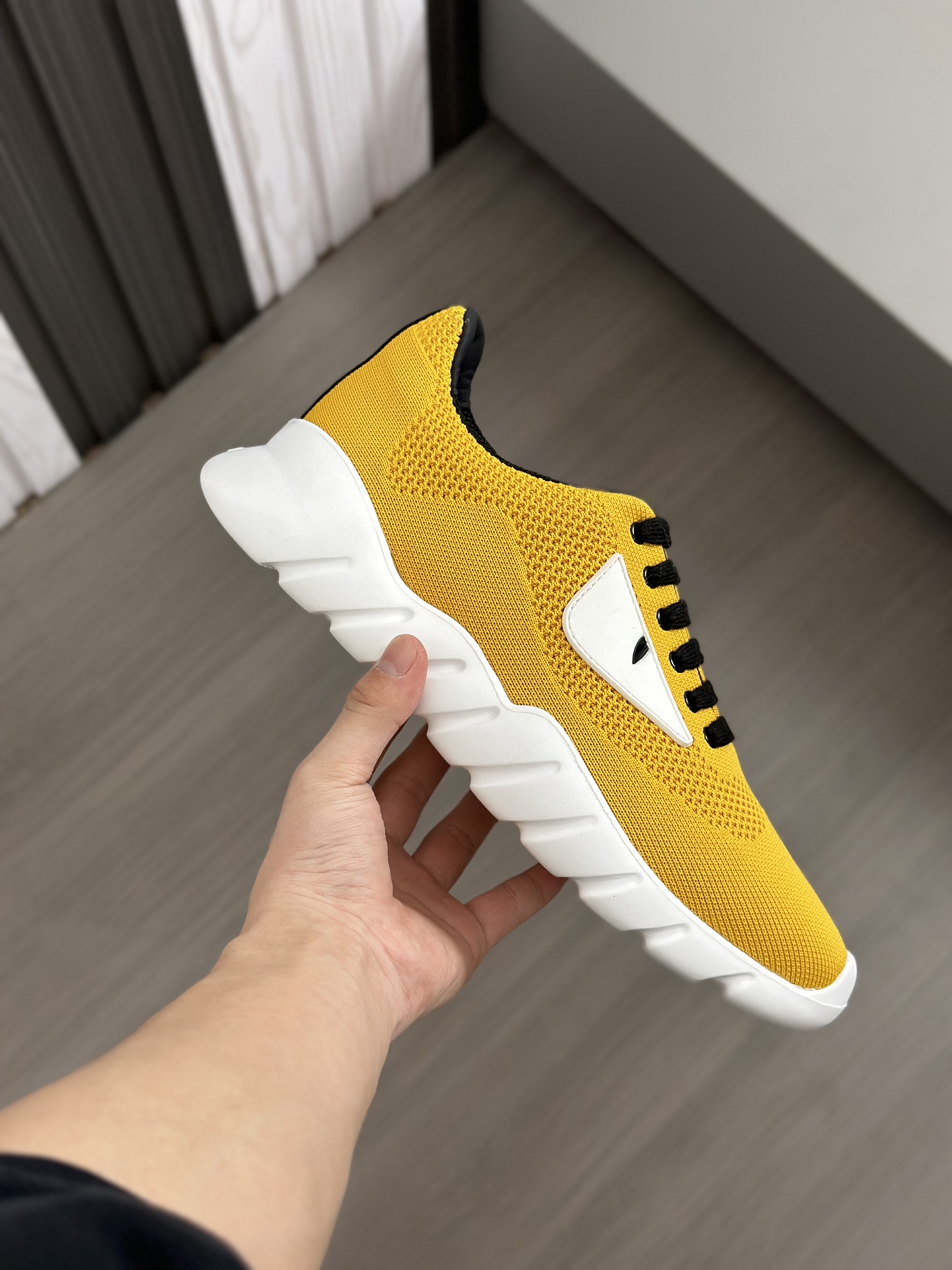 [FENDI] Fendi, haciendo estallar la popularidad de los hombres de la calle Dios Pequeño Monstruo de 