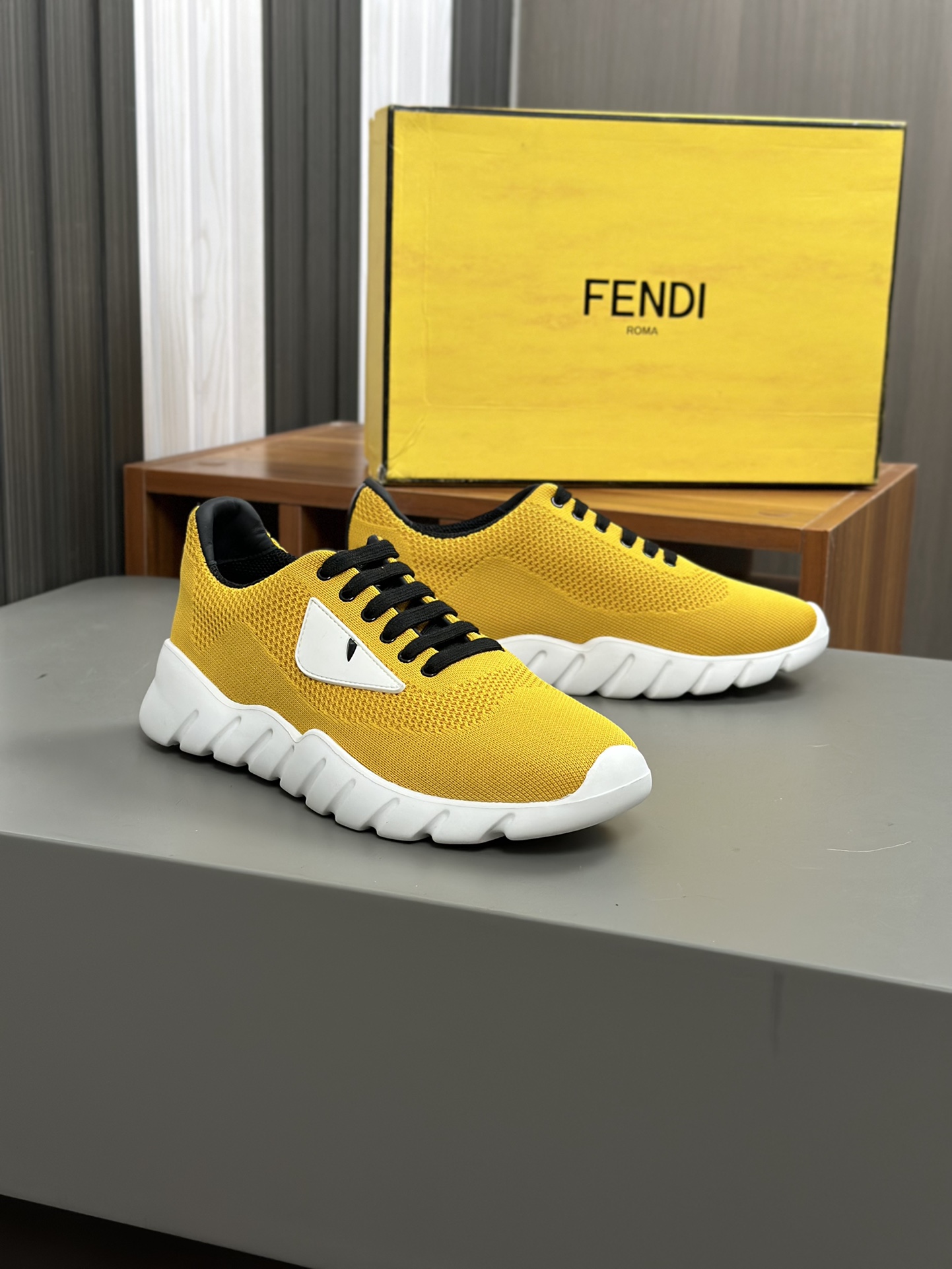 [FENDI] Fendi, haciendo estallar la popularidad de los hombres de la calle Dios Pequeño Monstruo de 