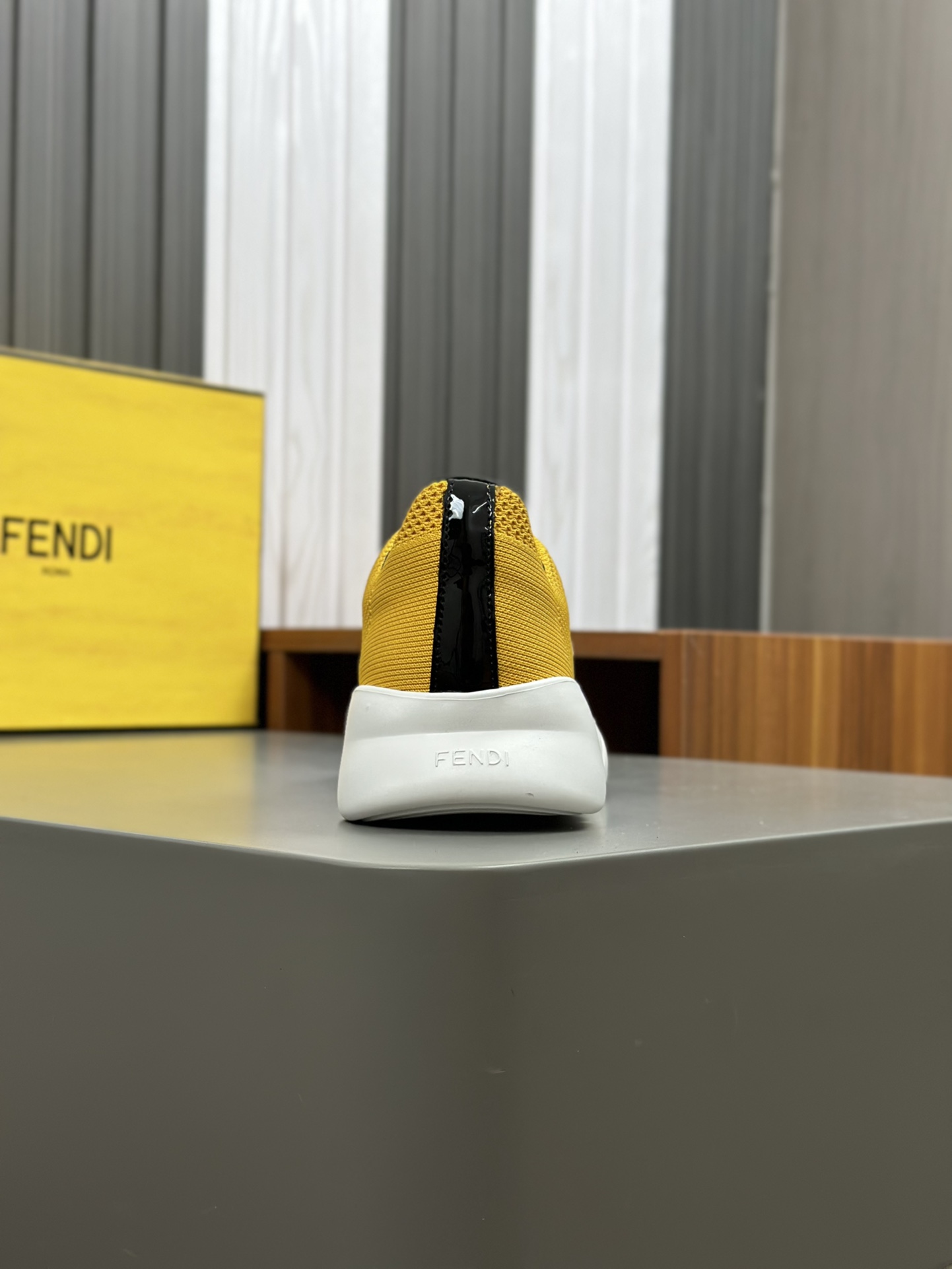 [FENDI] Fendi, haciendo estallar la popularidad de los hombres de la calle Dios Pequeño Monstruo de 