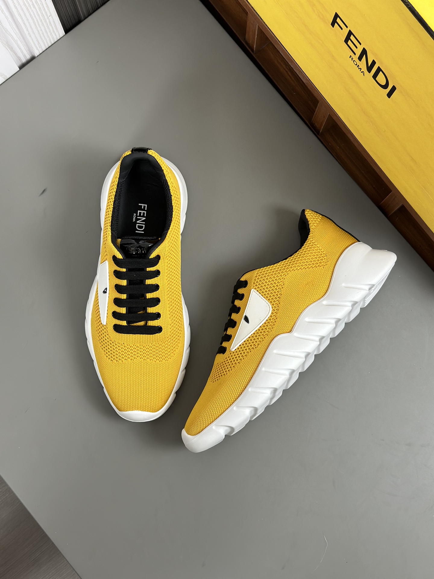[FENDI] Fendi, haciendo estallar la popularidad de los hombres de la calle Dios Pequeño Monstruo de 