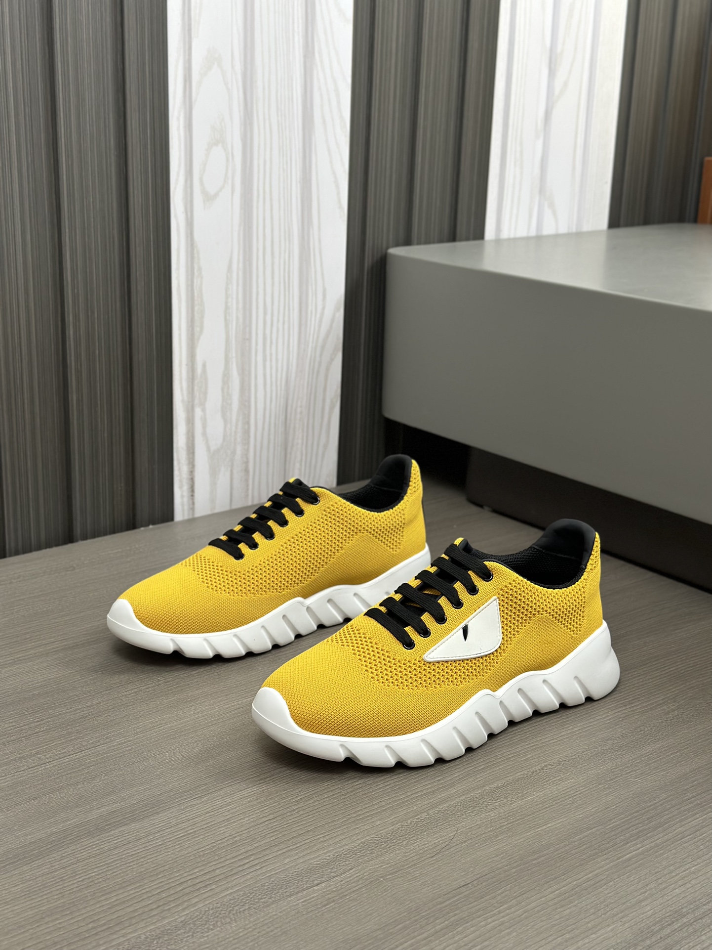 [FENDI] Fendi, haciendo estallar la popularidad de los hombres de la calle Dios Pequeño Monstruo de 