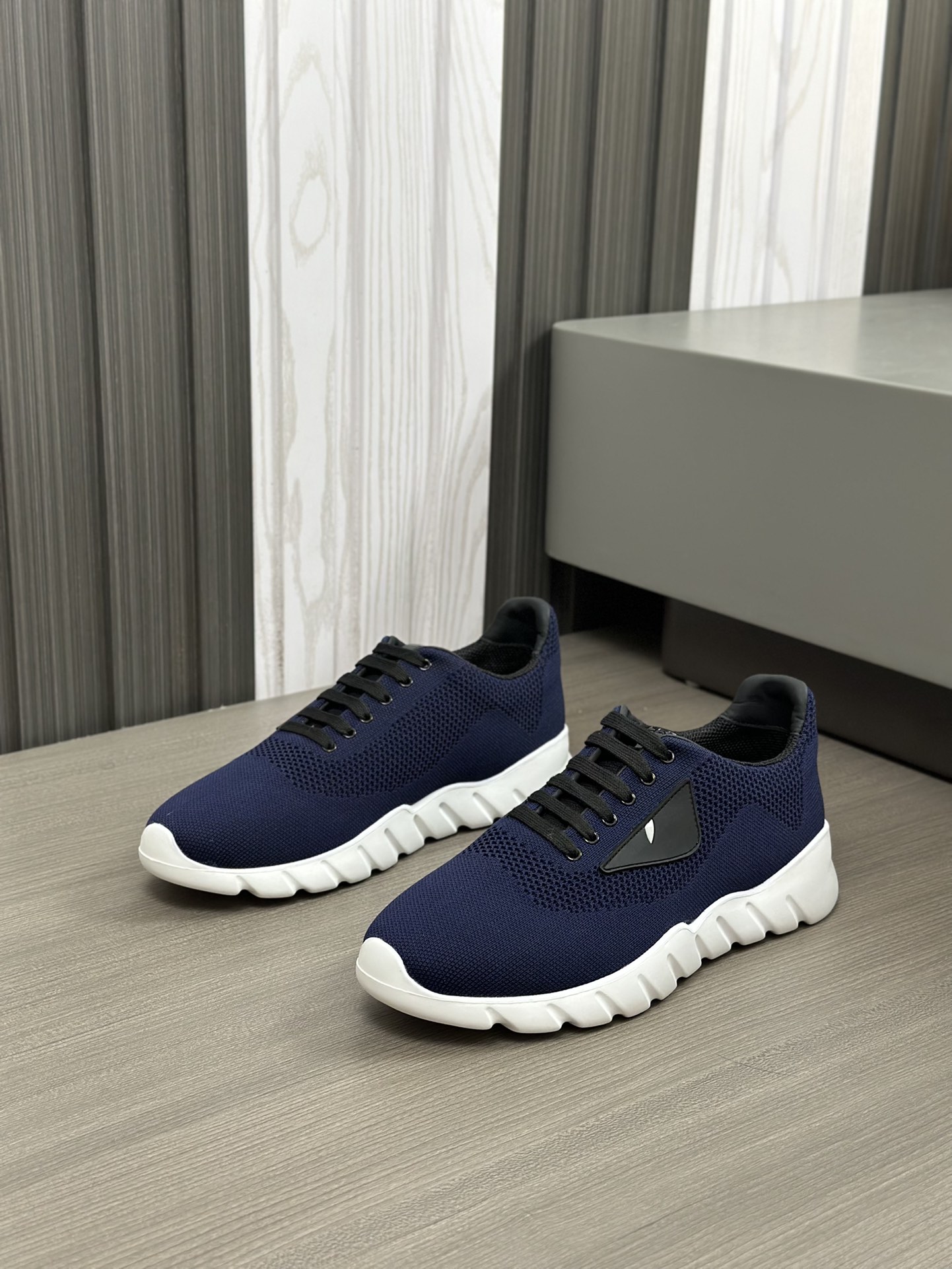 [FENDI] Fendi, haciendo estallar la popularidad de los hombres de la calle Dios Pequeño Monstruo de 