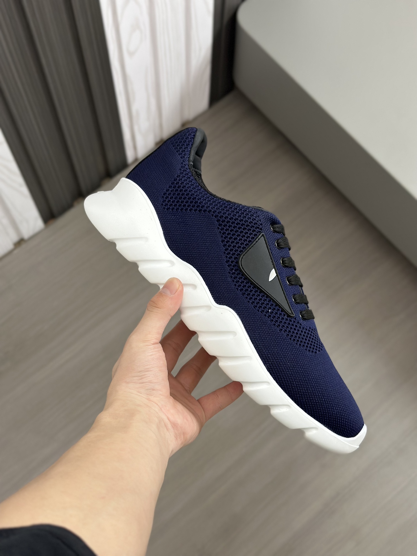 [FENDI] Fendi, haciendo estallar la popularidad de los hombres de la calle Dios Pequeño Monstruo de 