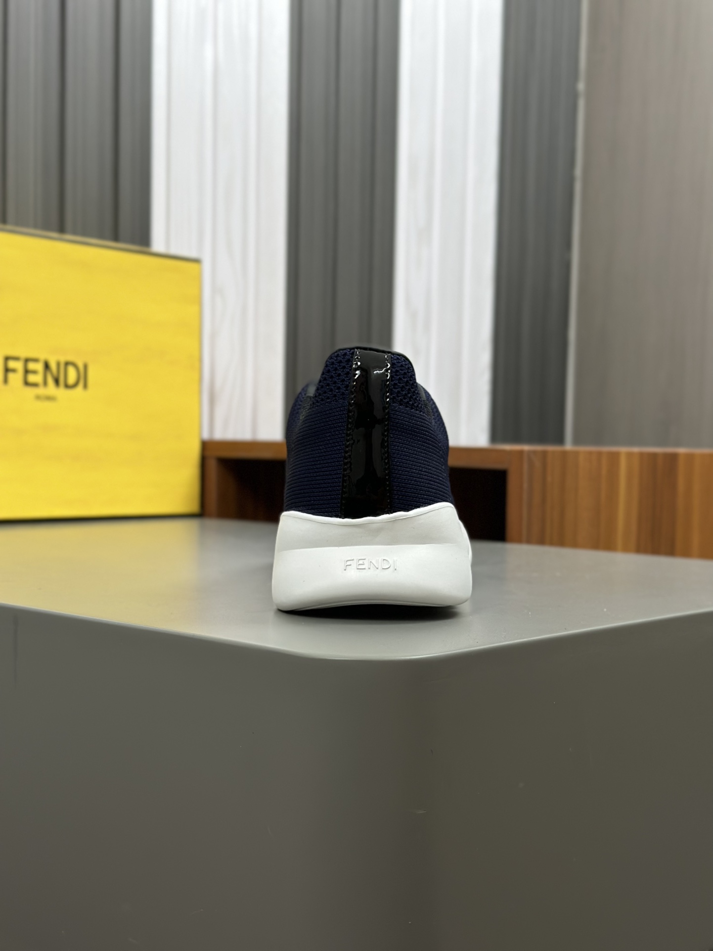 [FENDI] Fendi, haciendo estallar la popularidad de los hombres de la calle Dios Pequeño Monstruo de 