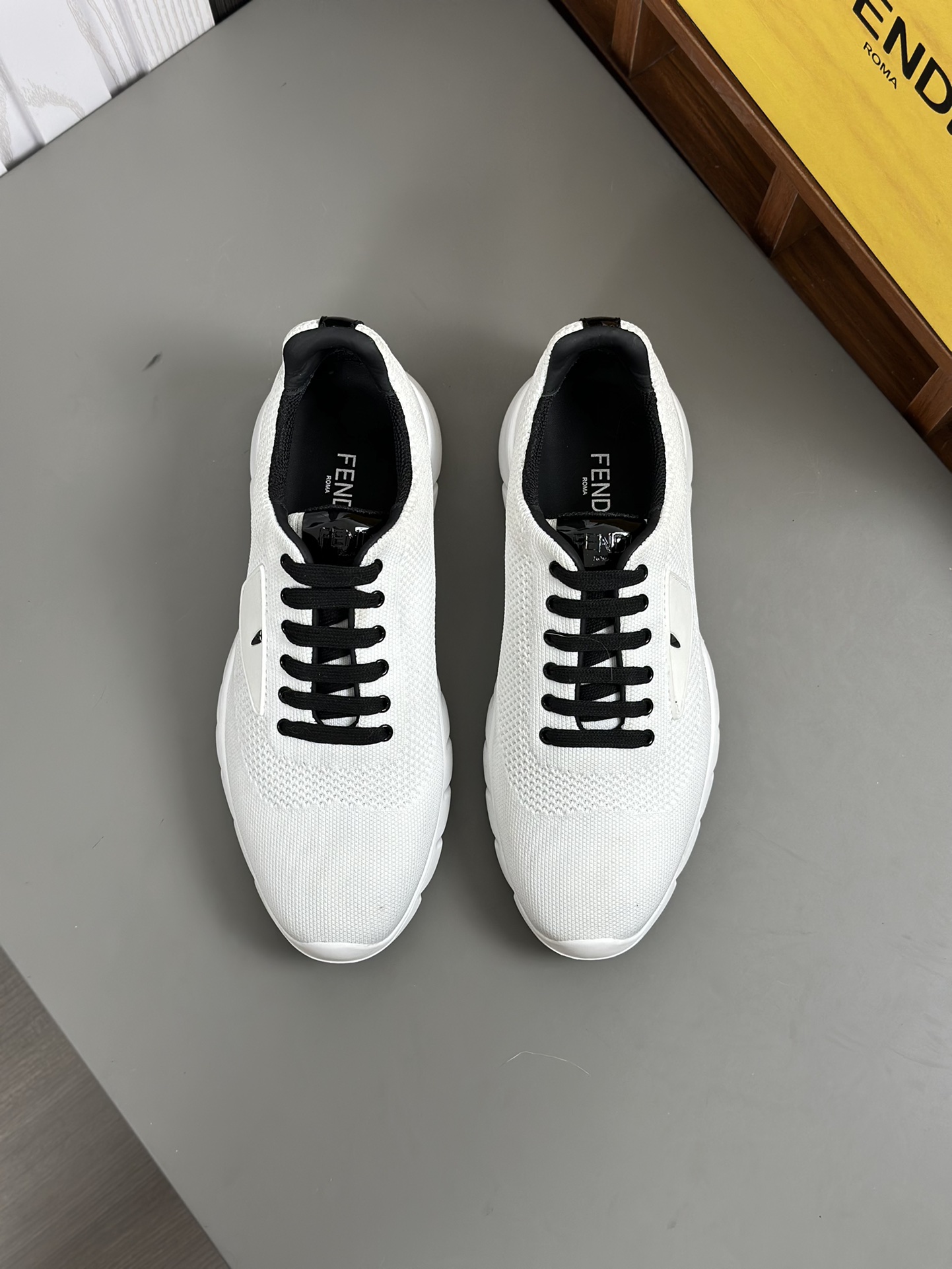 [FENDI] Fendi, haciendo estallar la popularidad de los hombres de la calle Dios Pequeño Monstruo de