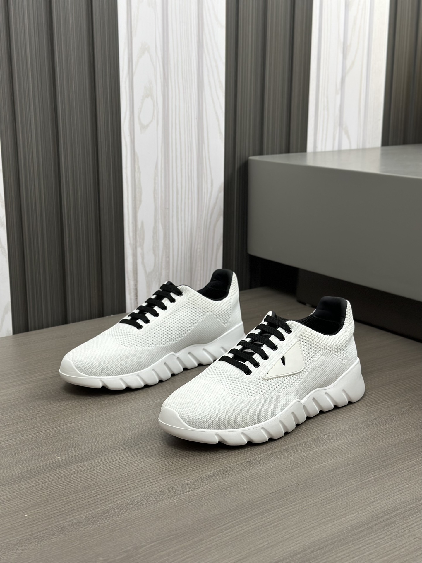 [FENDI] Fendi, haciendo estallar la popularidad de los hombres de la calle Dios Pequeño Monstruo de 