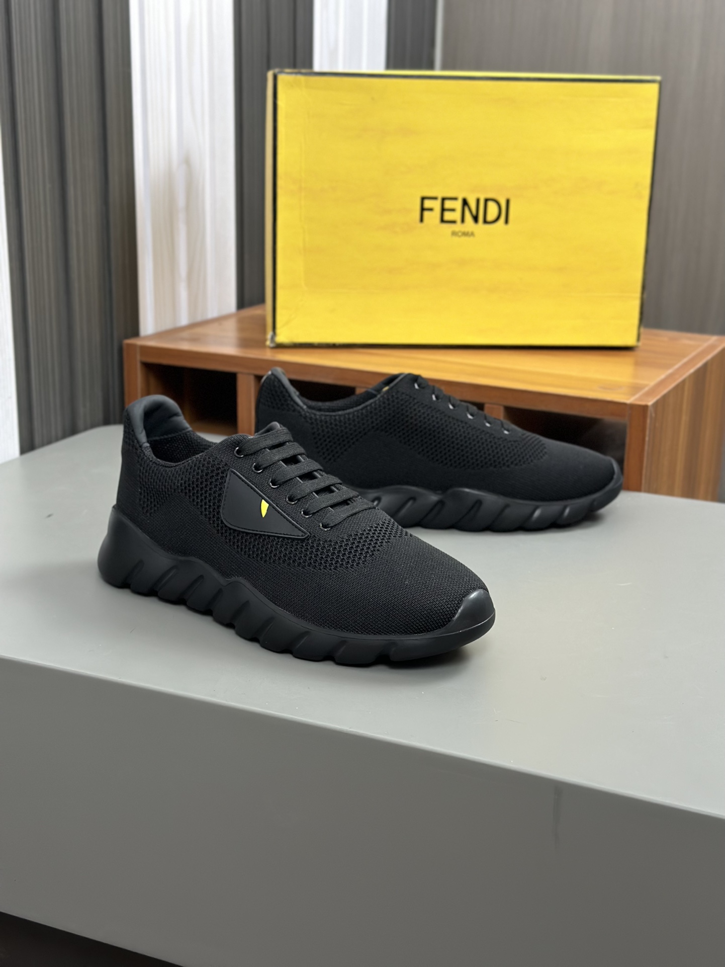 [FENDI] Fendi, haciendo estallar la popularidad de los hombres de la calle Dios Pequeño Monstruo de 