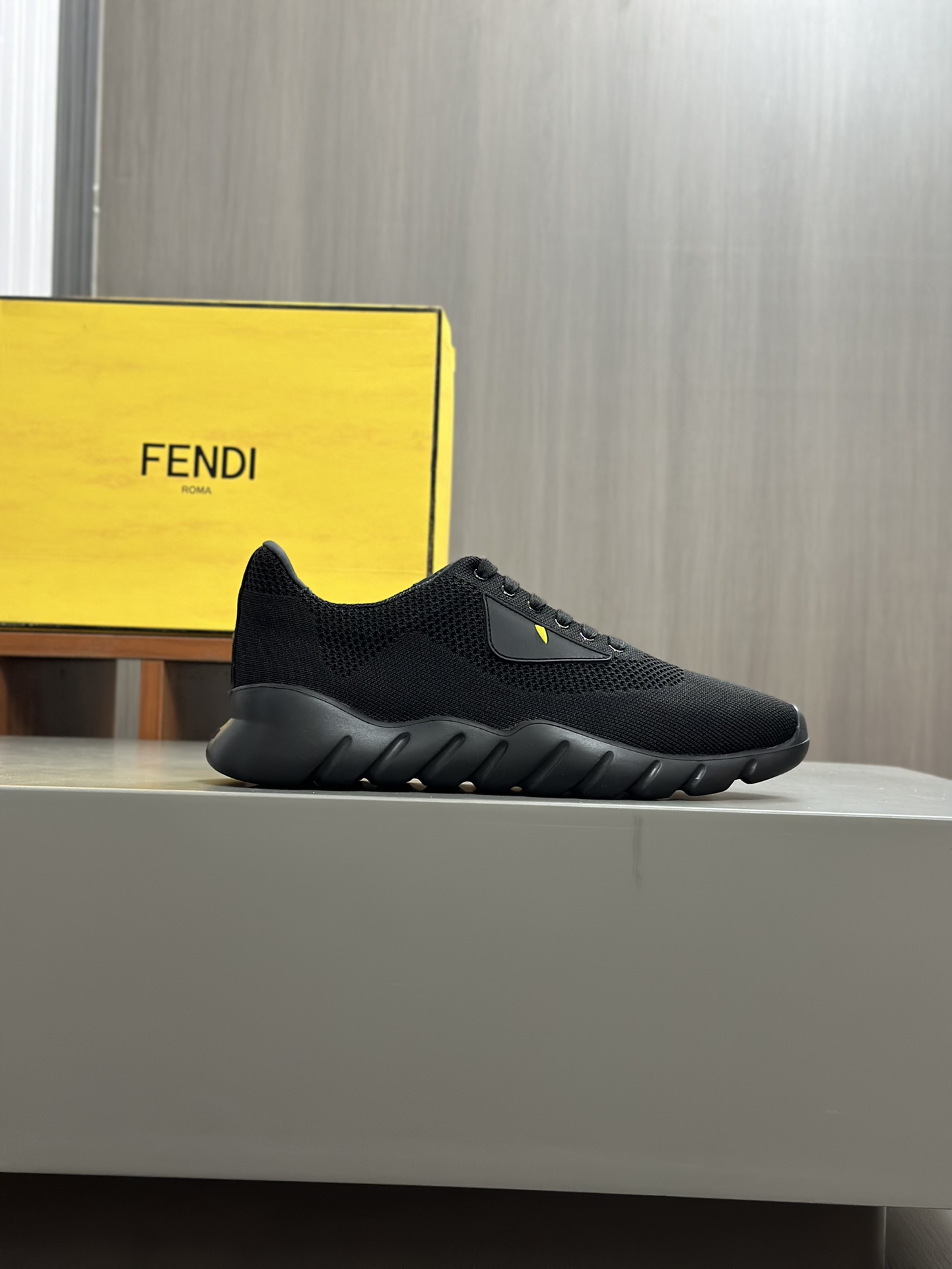 [FENDI] Fendi, haciendo estallar la popularidad de los hombres de la calle Dios Pequeño Monstruo de 