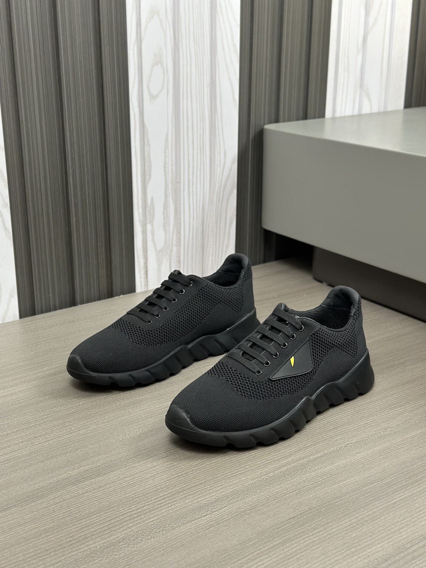 [FENDI] Fendi, haciendo estallar la popularidad de los hombres de la calle Dios Pequeño Monstruo de 