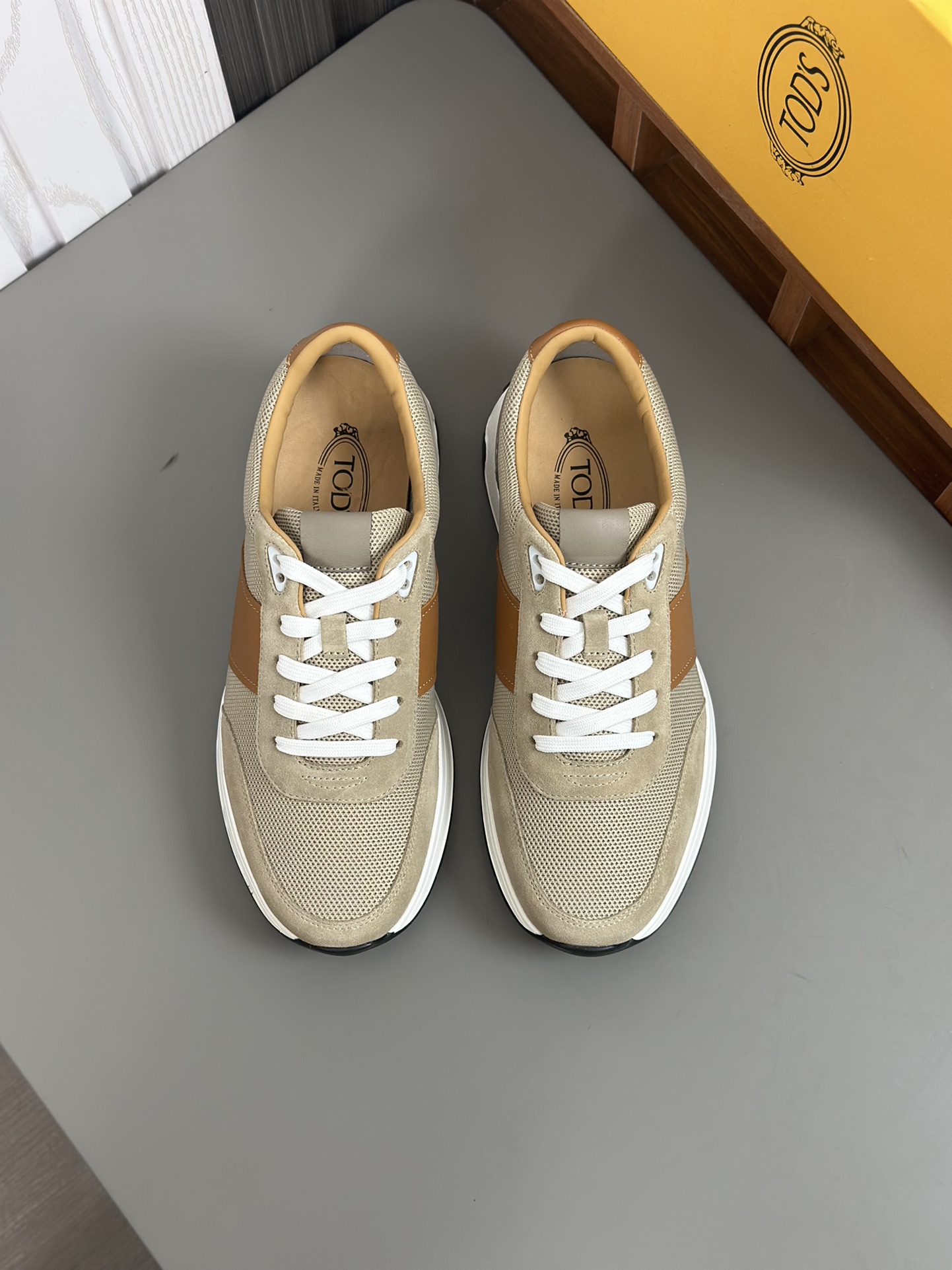 Tods Zapatillas casual para hombreLa zapatilla deportiva TOD'S es una novedad llamativa, con una bol