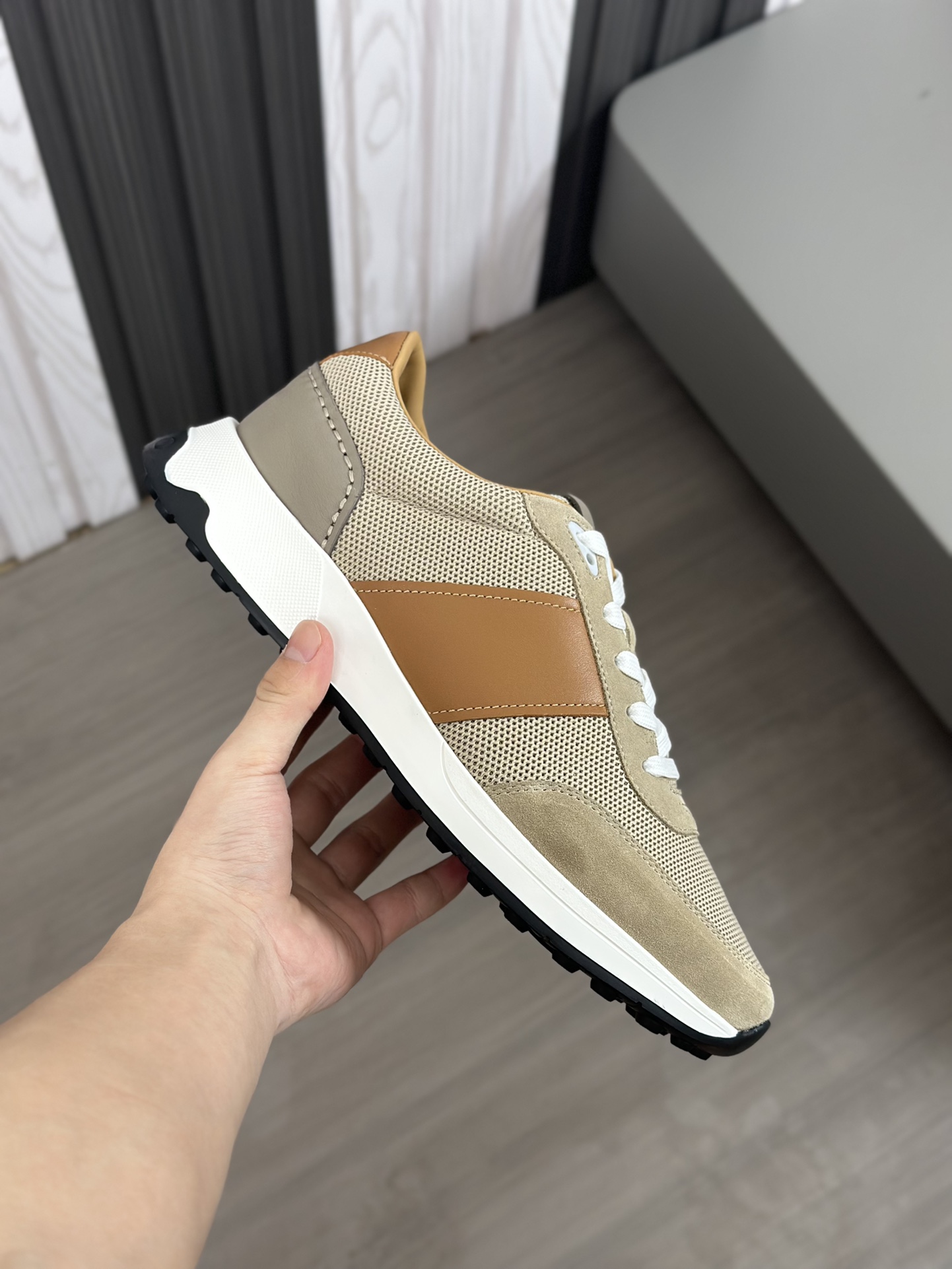 Tods Zapatillas casual para hombreLa zapatilla deportiva TOD'S es una novedad llamativa, con una bol