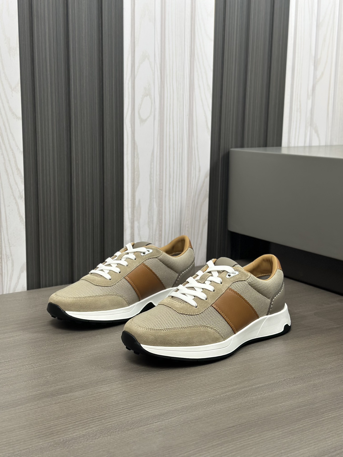 Tods Zapatillas casual para hombreLa zapatilla deportiva TOD'S es una novedad llamativa, con una bol