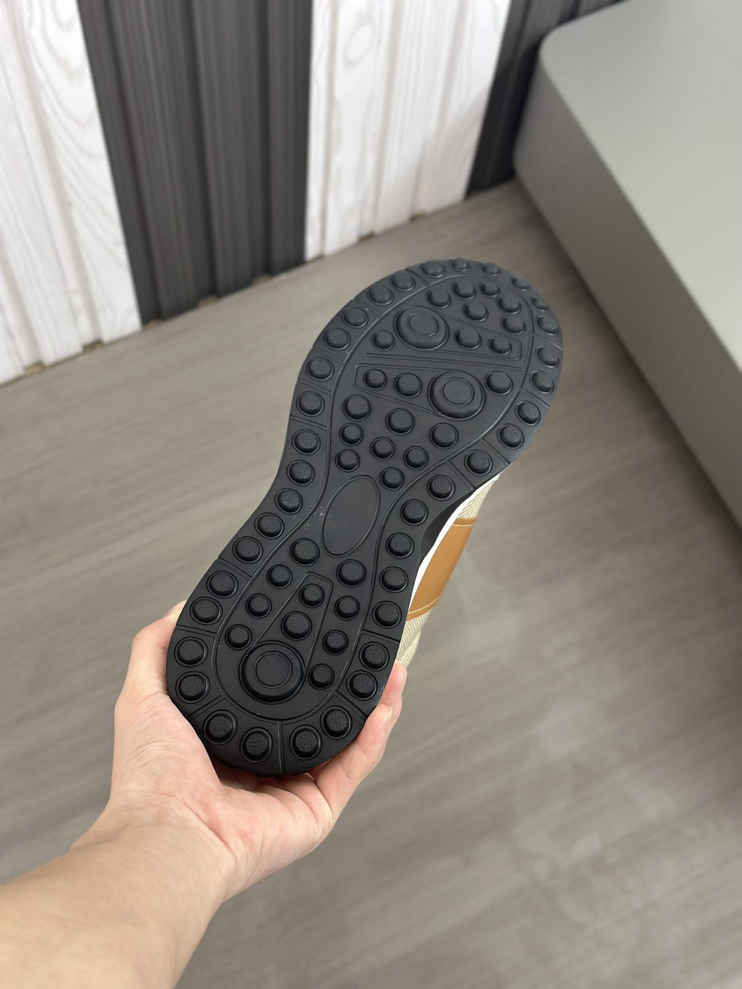 Tods Zapatillas casual para hombreLa zapatilla deportiva TOD'S es una novedad llamativa, con una bol