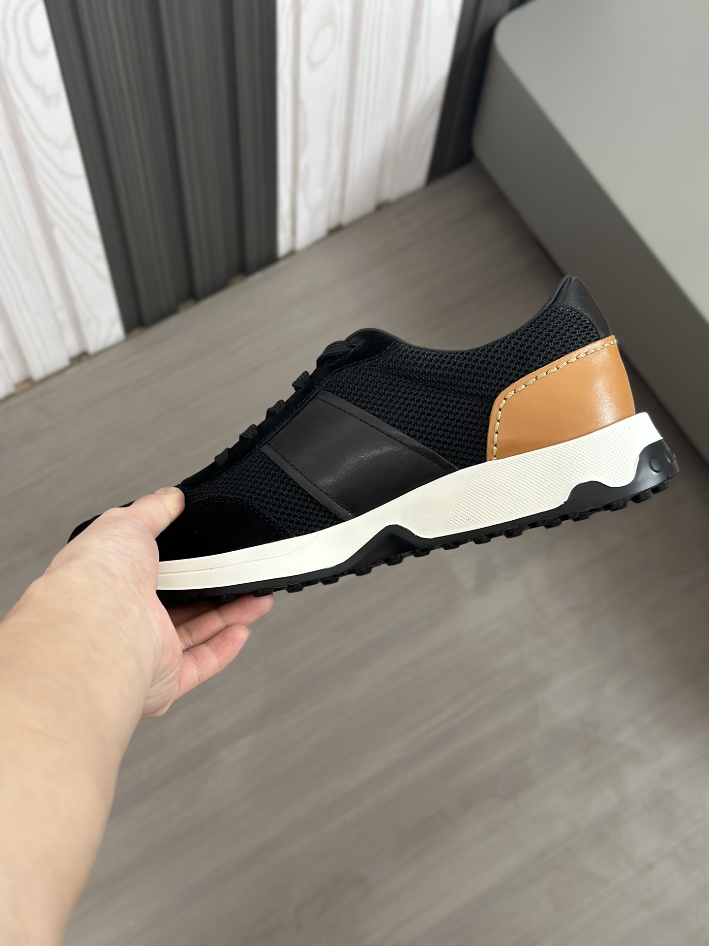 Tods Zapatillas casual para hombreLa zapatilla deportiva TOD'S es una novedad llamativa, con una bol