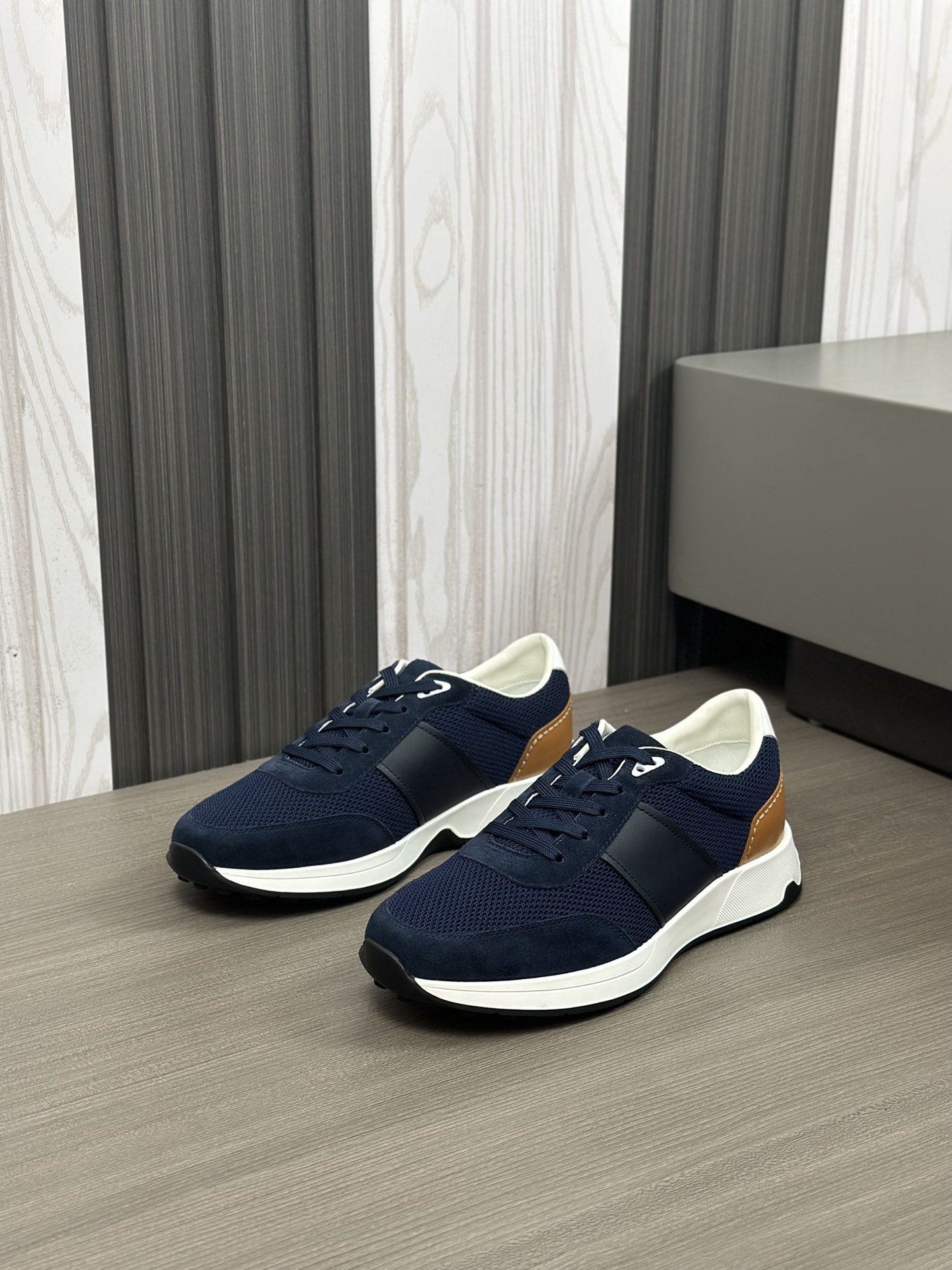 Tods Zapatillas casual para hombreLa zapatilla deportiva TOD'S es una novedad llamativa, con una bol