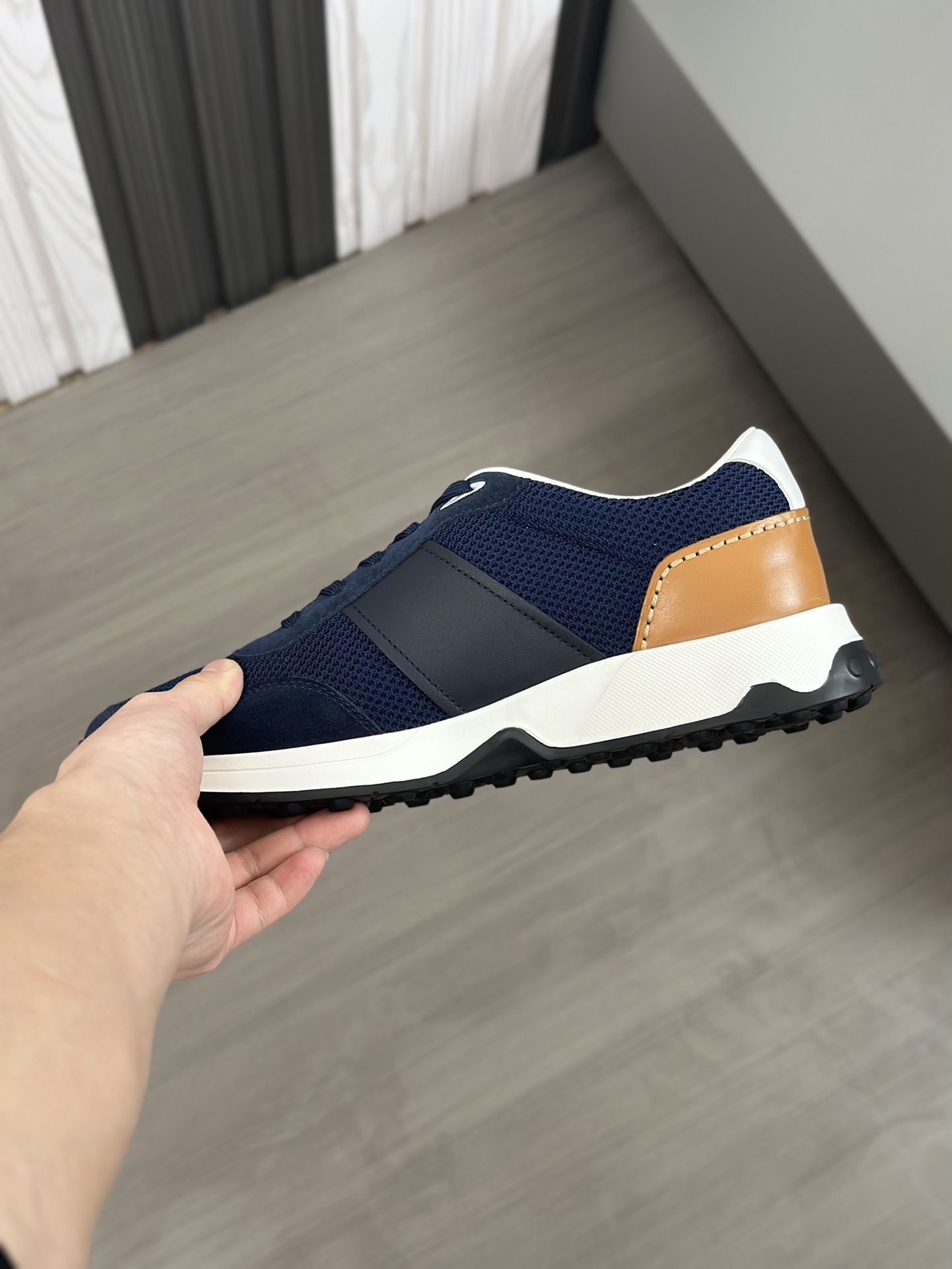 Tods Zapatillas casual para hombreLa zapatilla deportiva TOD'S es una novedad llamativa, con una bol