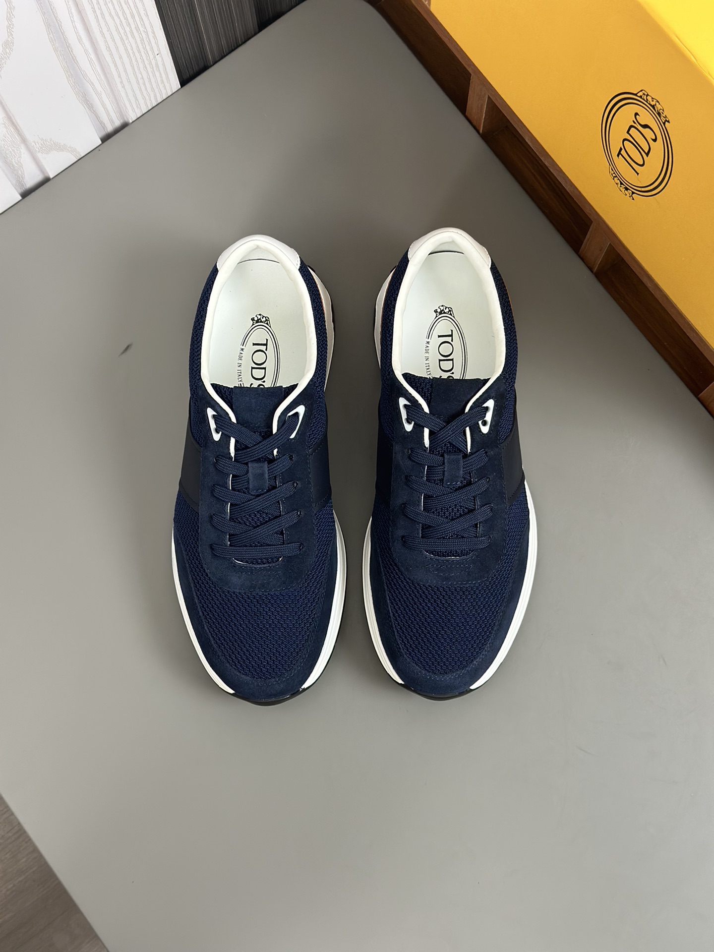 Tods Zapatillas casual para hombreLa zapatilla deportiva TOD'S es una novedad llamativa, con una bol