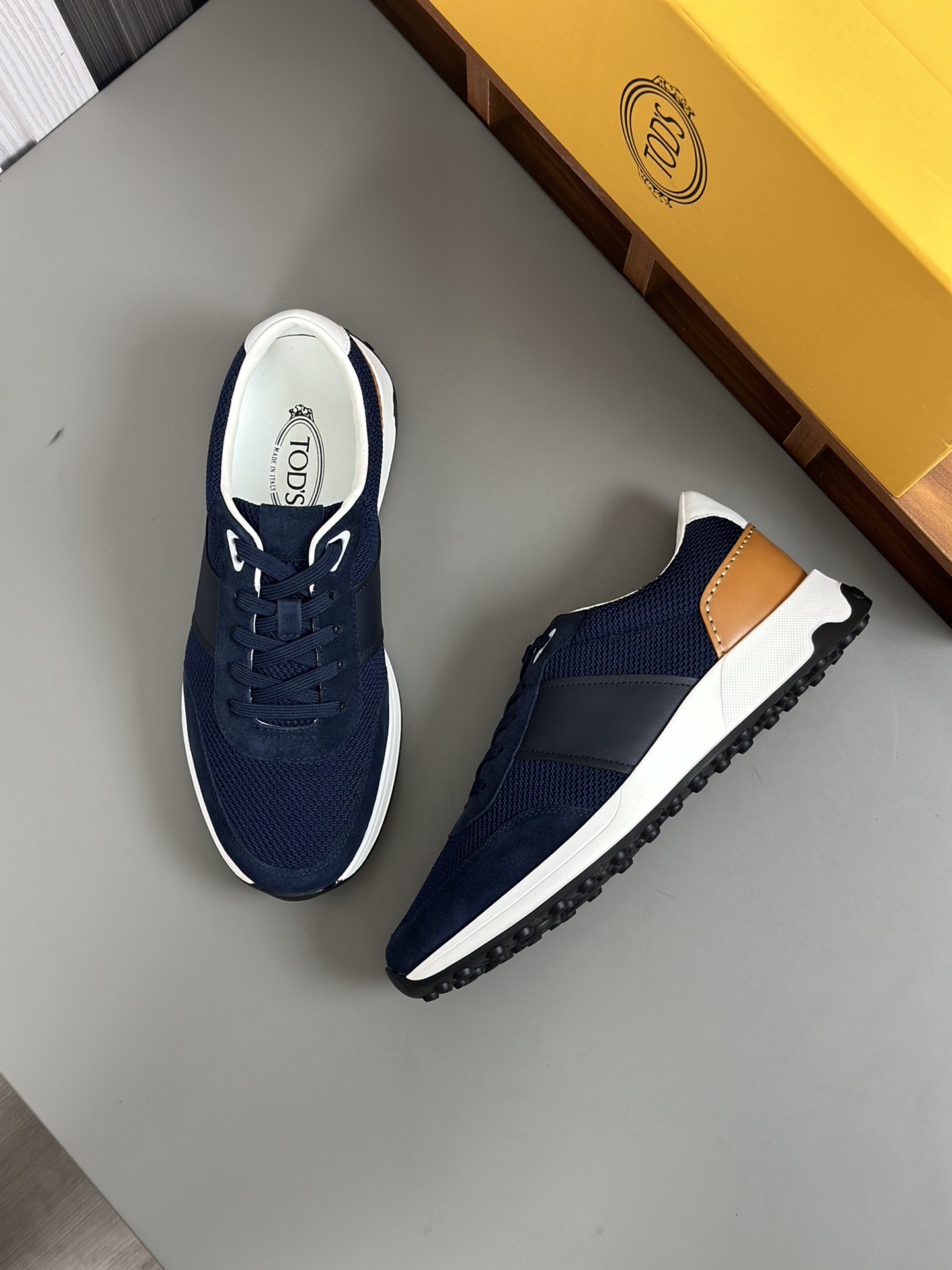 Tods Zapatillas casual para hombreLa zapatilla deportiva TOD'S es una novedad llamativa, con una bol