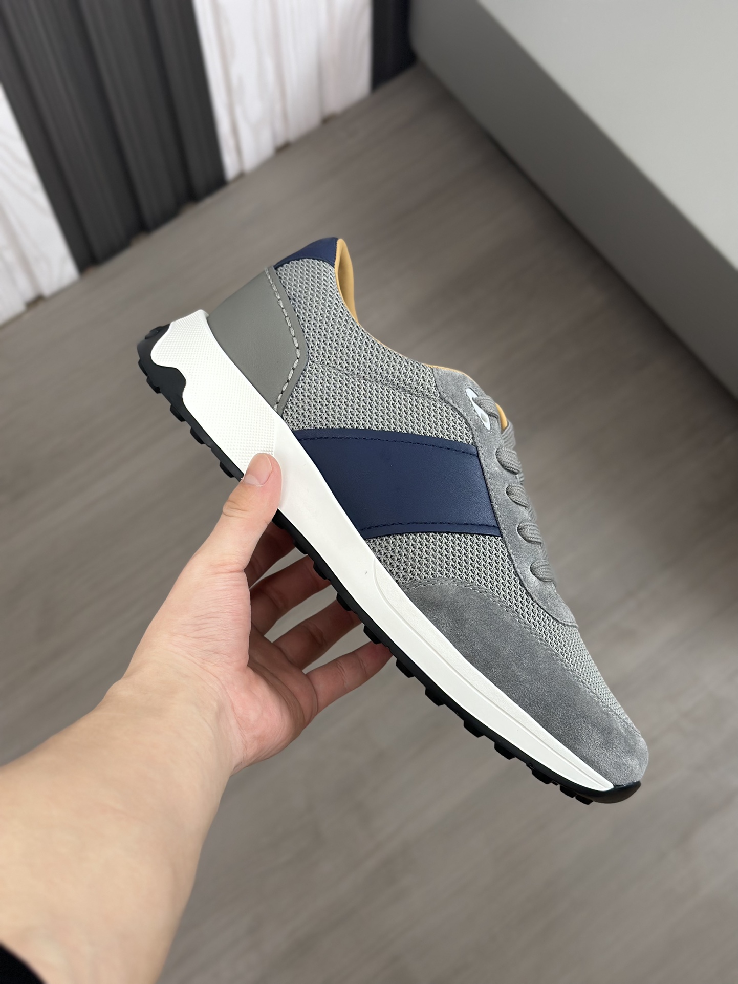 Tods Zapatillas casual para hombreLa zapatilla deportiva TOD'S es una novedad llamativa, con una bol