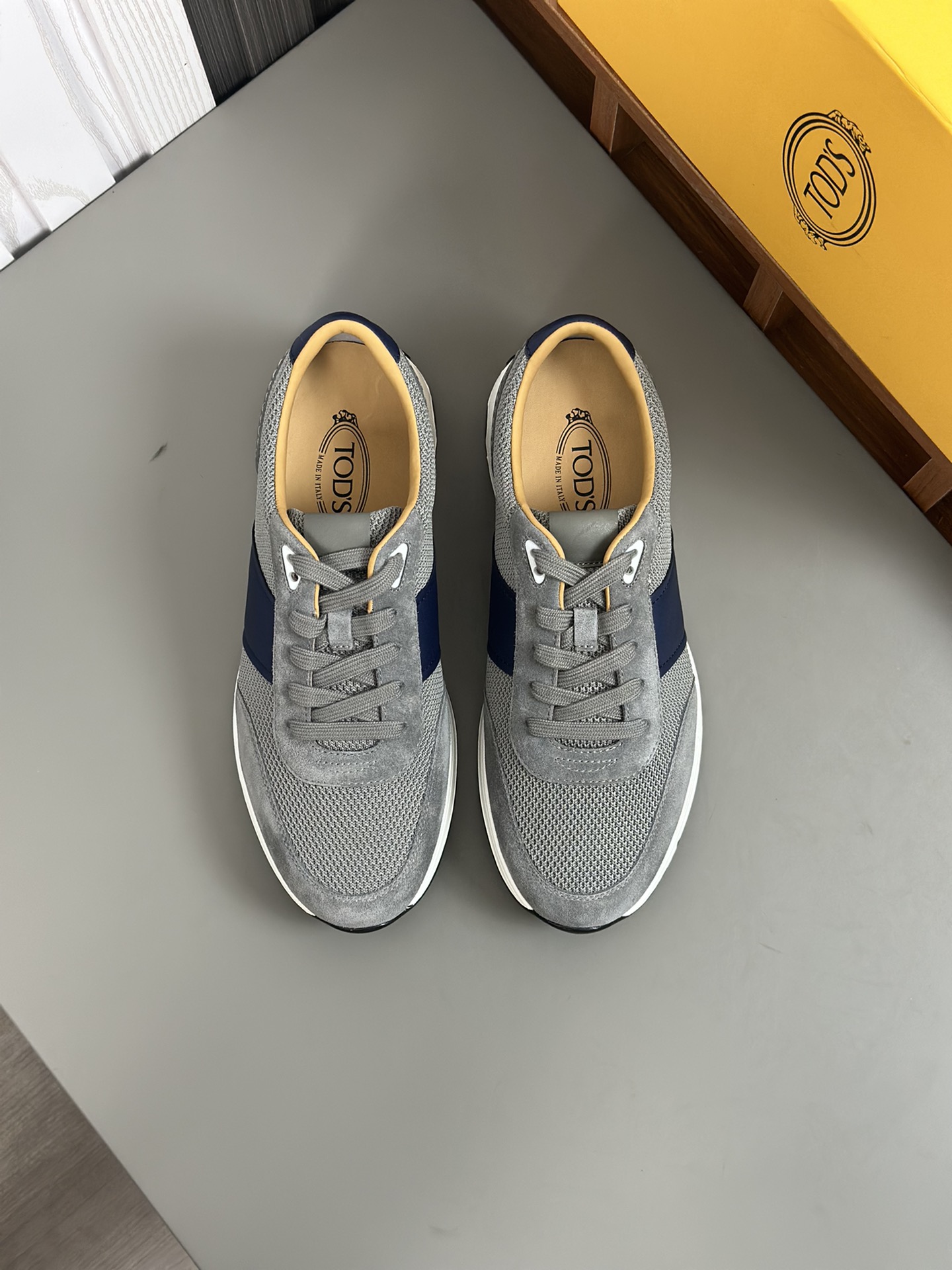 Tods Zapatillas casual para hombreLa zapatilla deportiva TOD'S es una novedad llamativa, con una bol