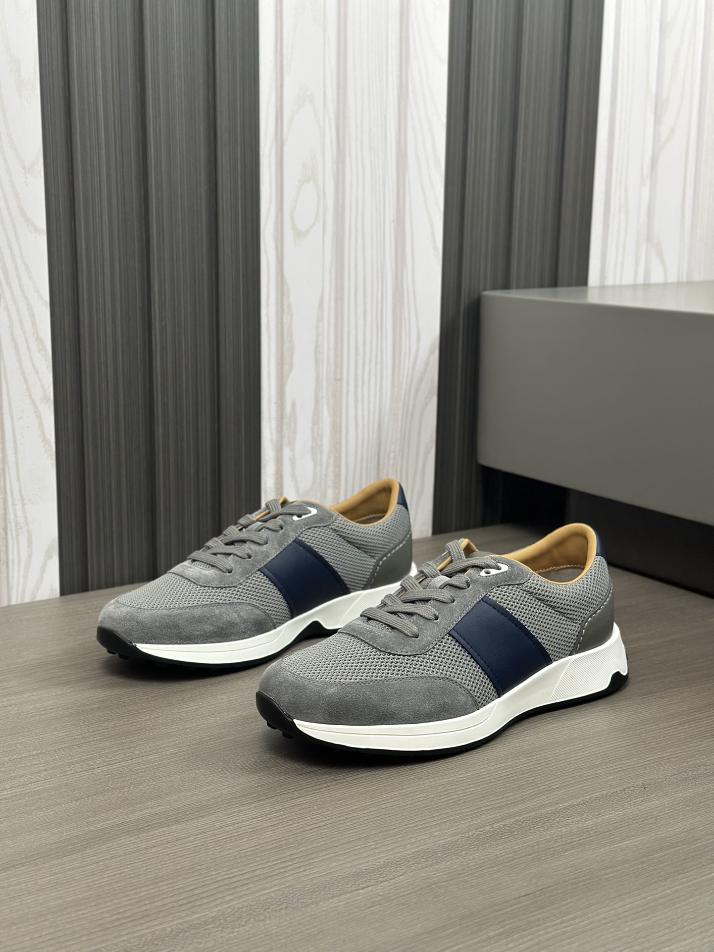 Tods Zapatillas casual para hombreLa zapatilla deportiva TOD'S es una novedad llamativa, con una bol
