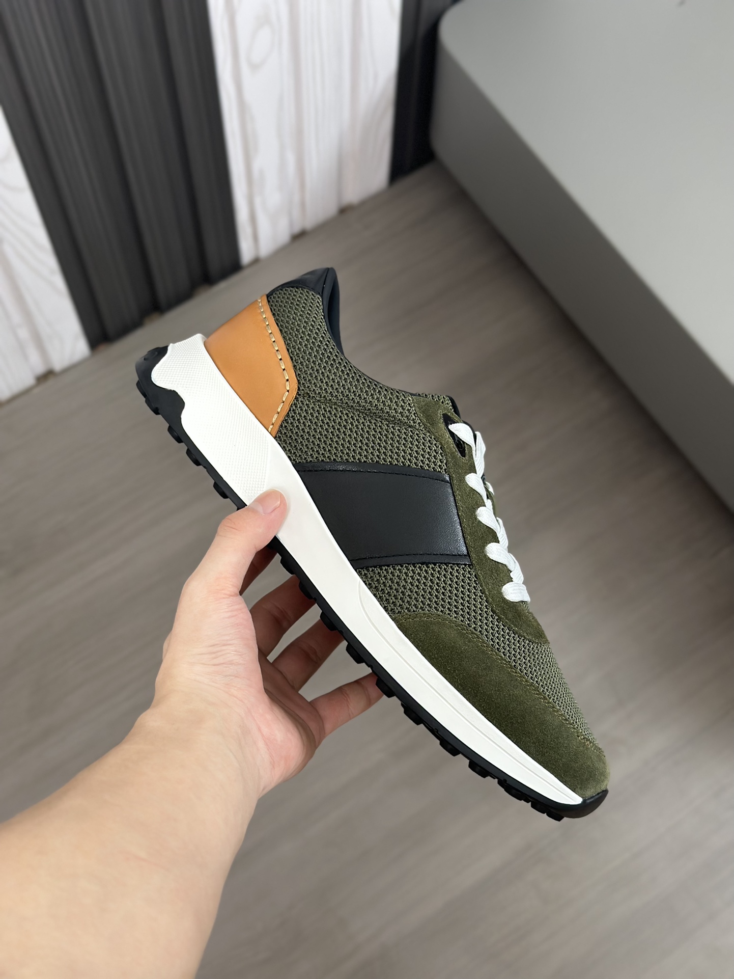 Tods Zapatillas casual para hombreLa zapatilla deportiva TOD'S es una novedad llamativa, con una bol