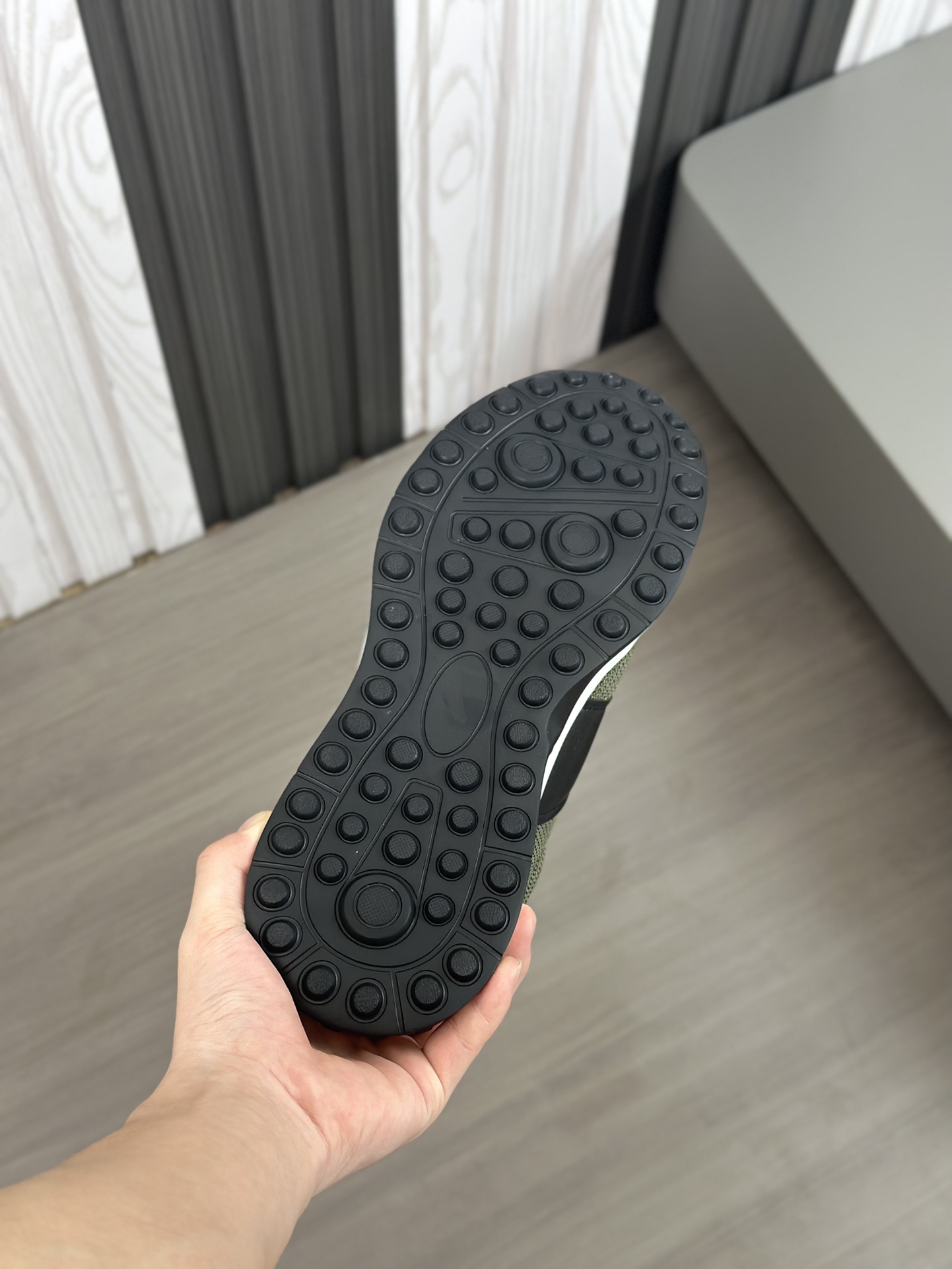 Tods Zapatillas casual para hombreLa zapatilla deportiva TOD'S es una novedad llamativa, con una bol