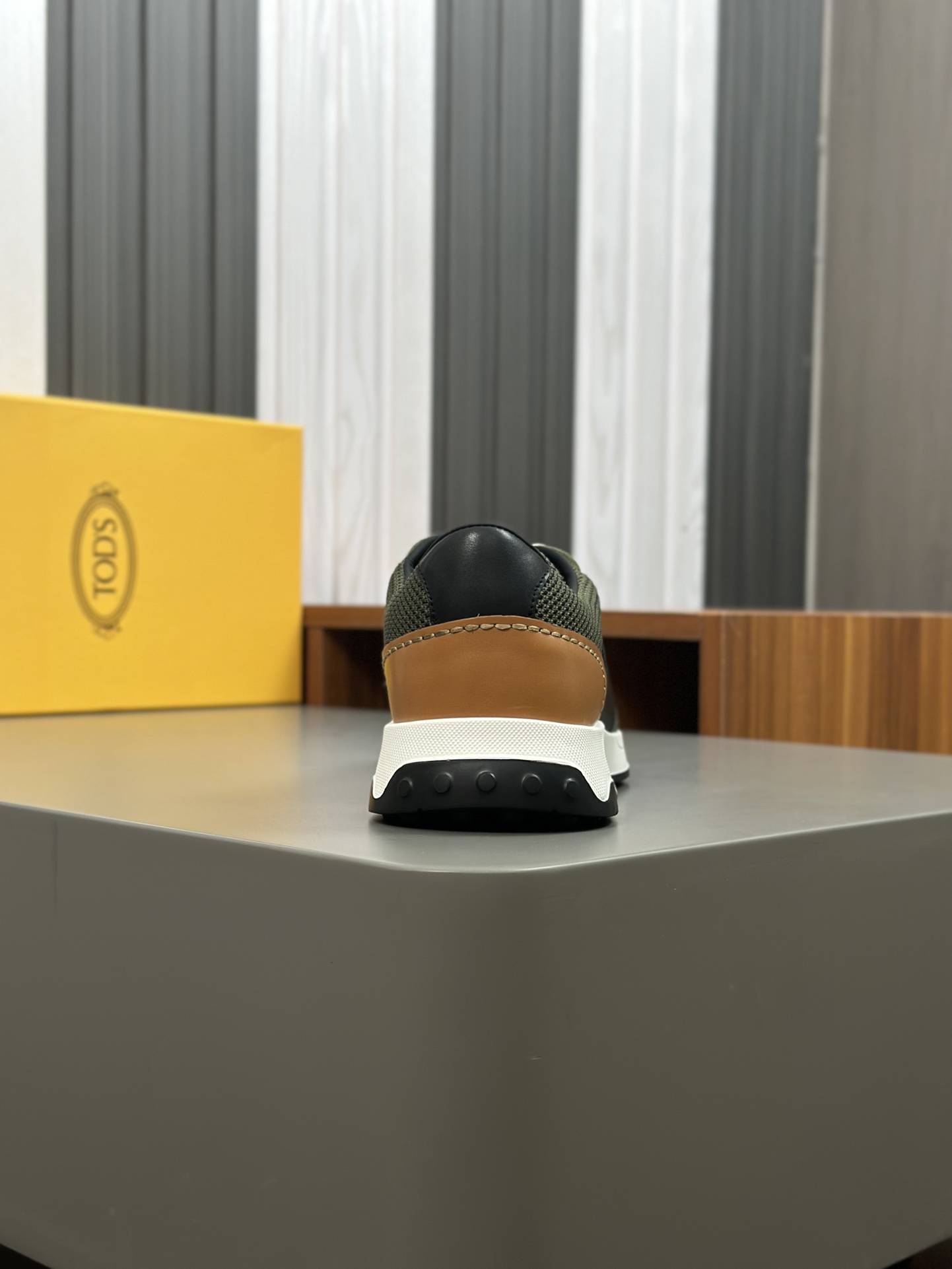 Tods Zapatillas casual para hombreLa zapatilla deportiva TOD'S es una novedad llamativa, con una bol