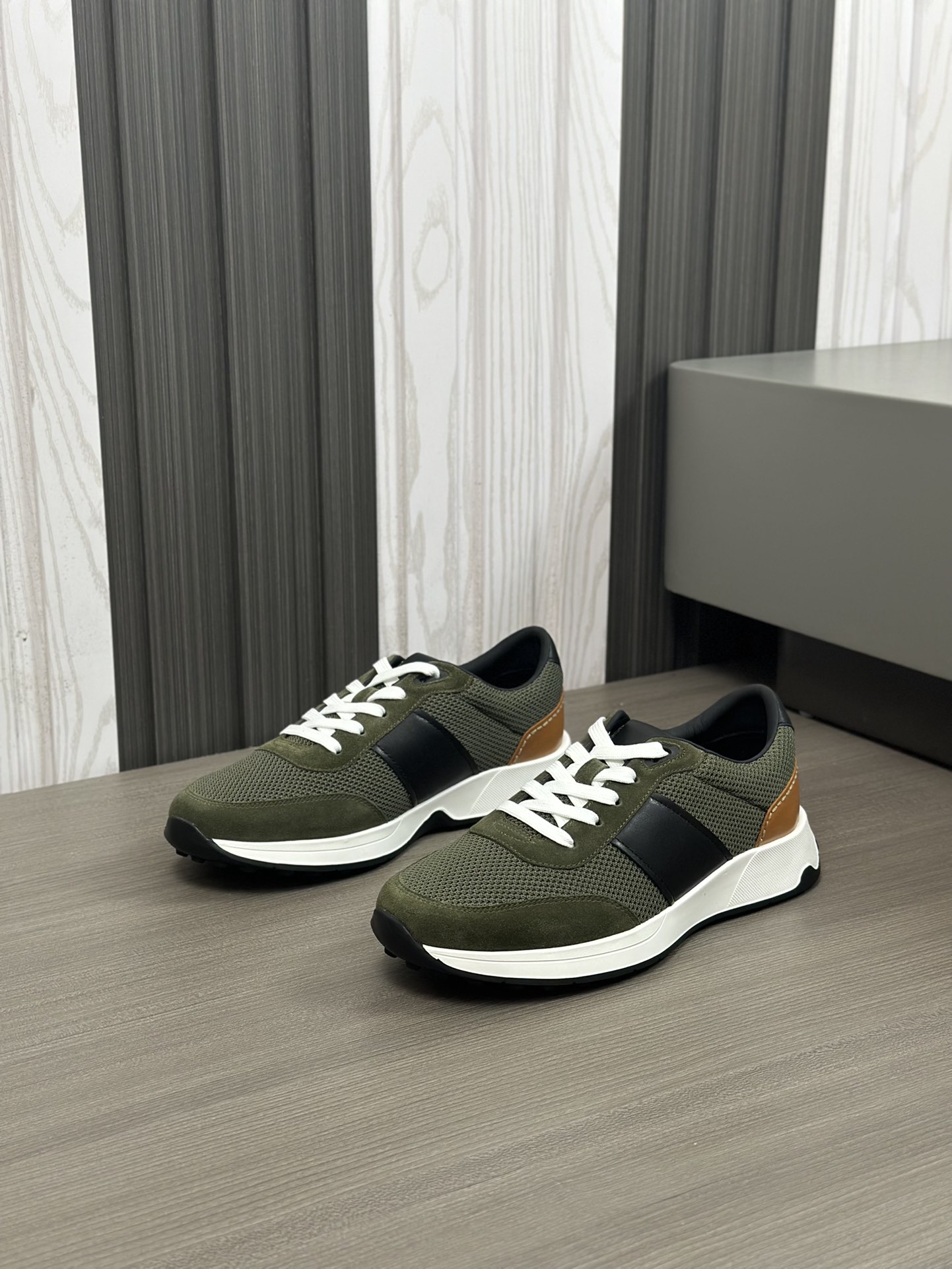 Tods Zapatillas casual para hombreLa zapatilla deportiva TOD'S es una novedad llamativa, con una bol