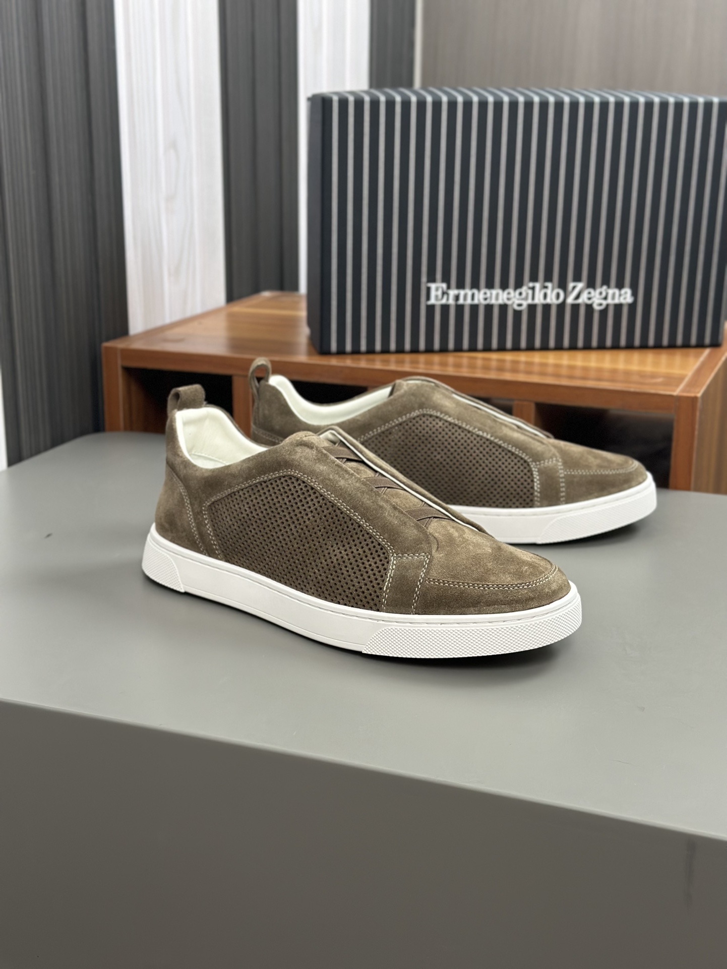 Ermenegildo Zegna Ermenegildo Zegna Casual SneakersEl Triple Stitch es una sofisticada pieza de calz