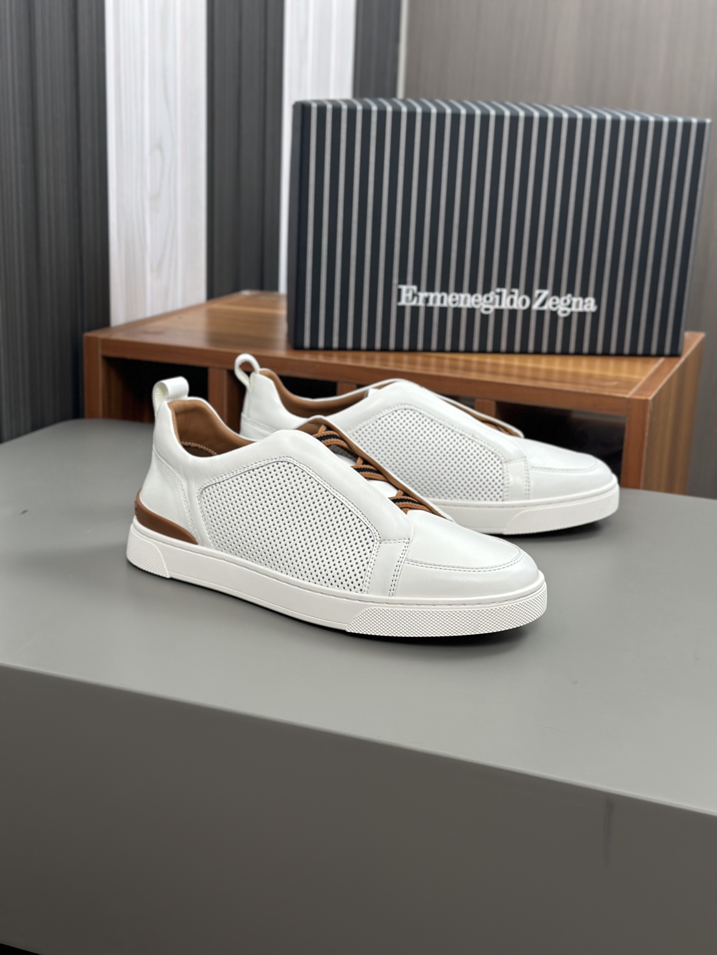 Ermenegildo Zegna Ermenegildo Zegna Casual SneakersEl Triple Stitch es una sofisticada pieza de calz